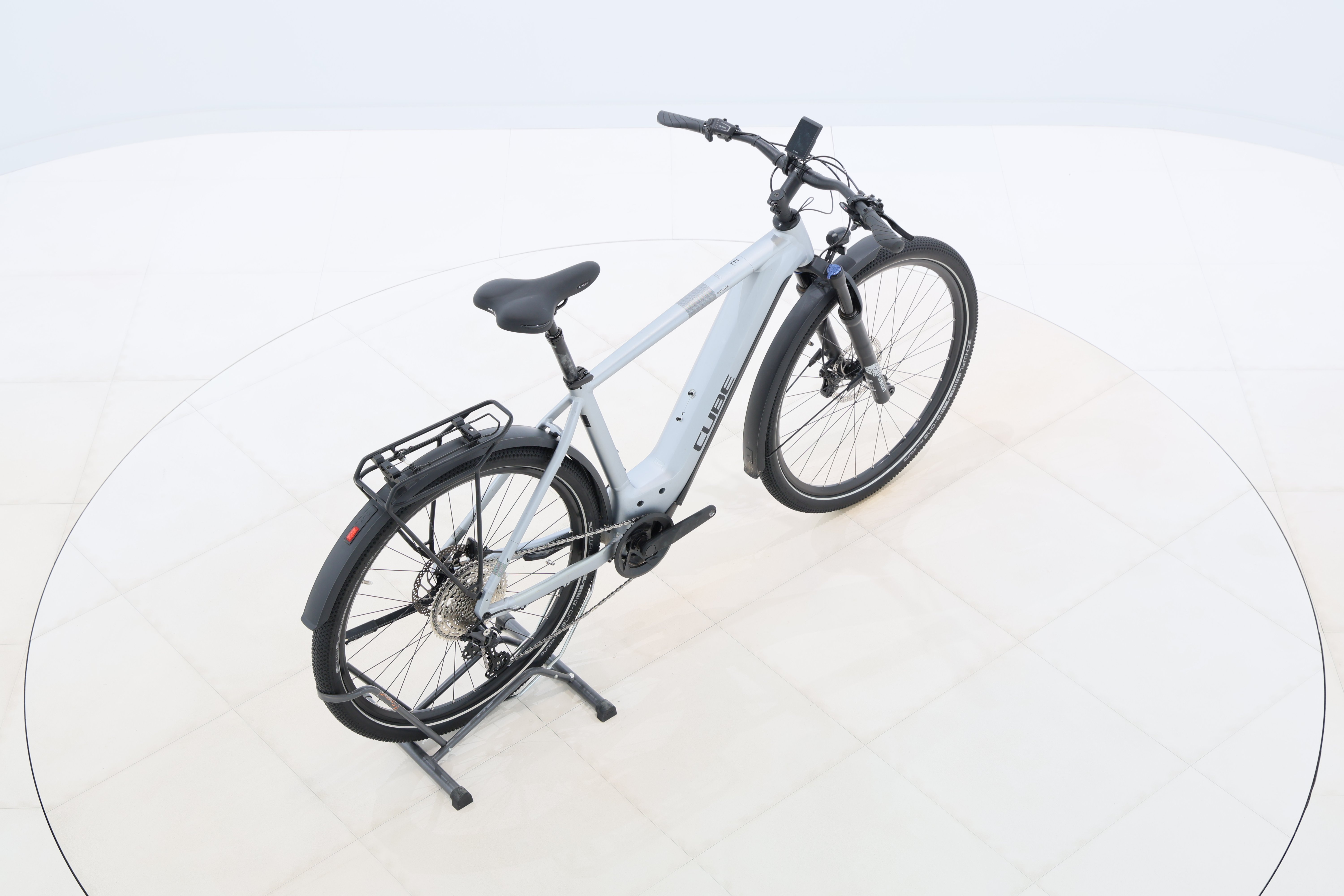 aadcc6a8-c7d6-4321-bed5-000f1670bf7d