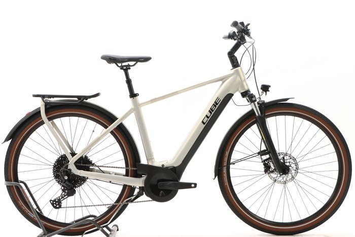 Cube Touring Hybrid Pro 625 2023