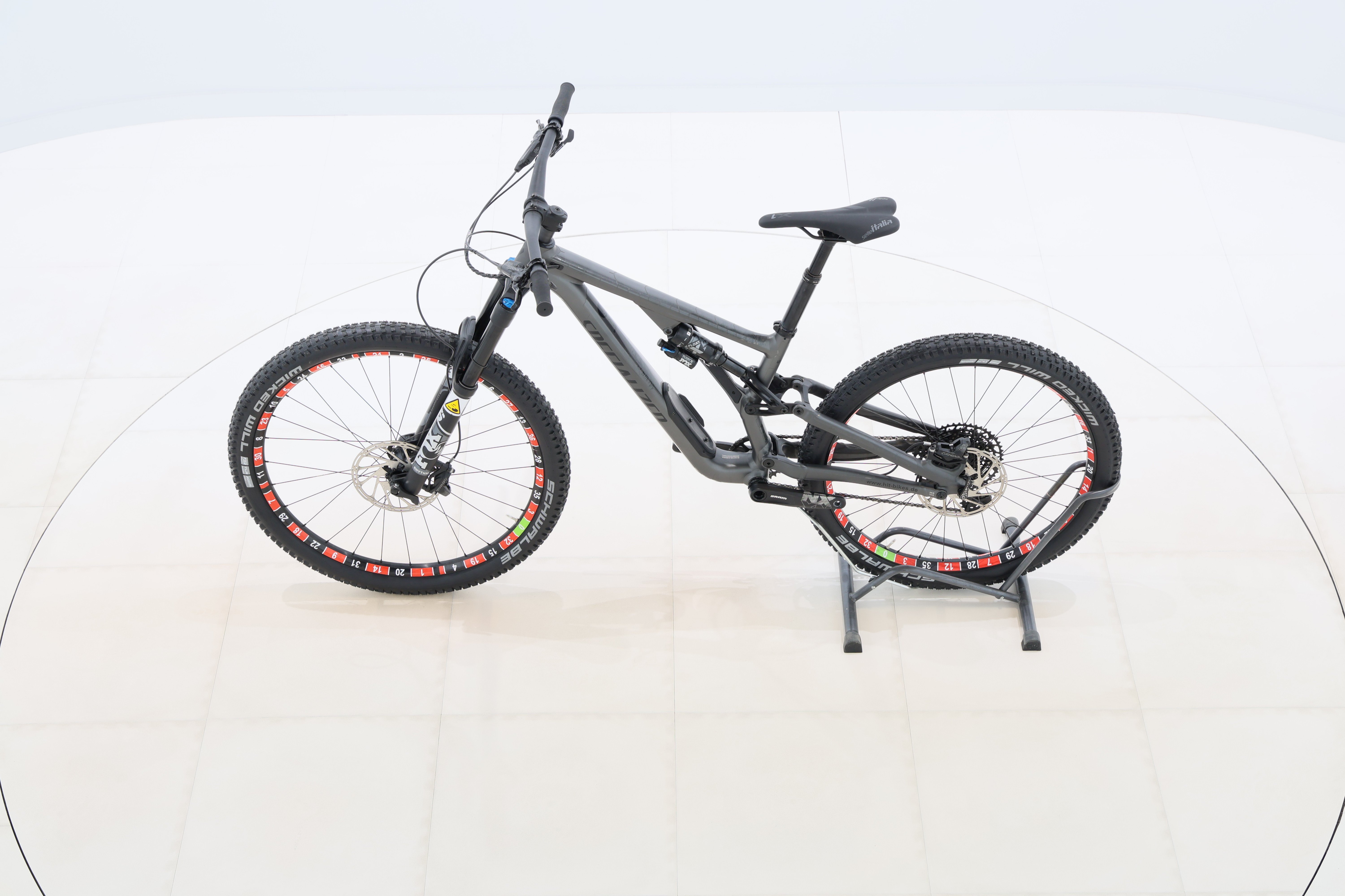 20b83df6-e849-4f49-8f9f-c244d72c22ff