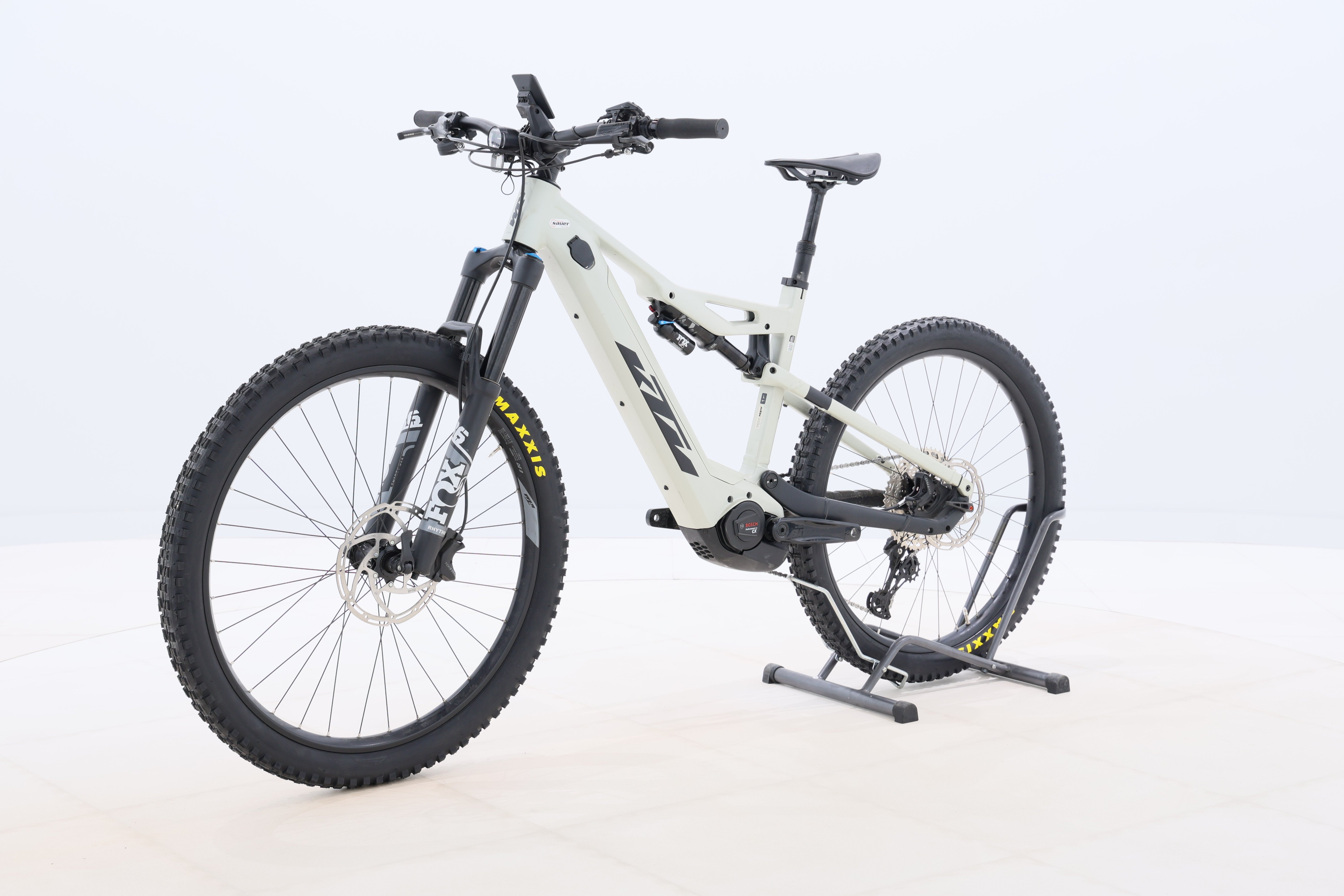 d90e9978-cec7-42b2-b172-d15867917ffa