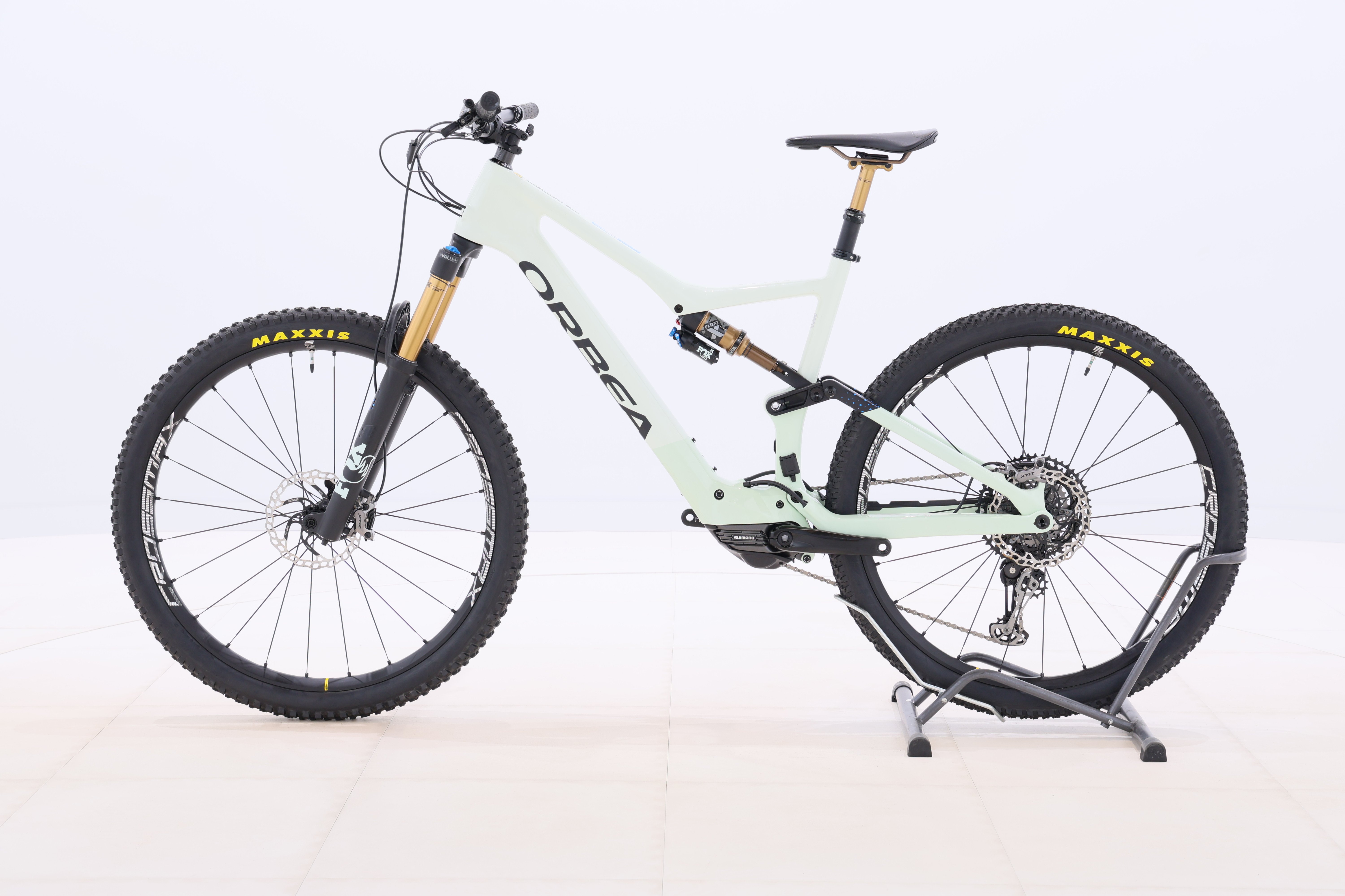 d3239903-3d8b-402b-ad90-c9ae489a89a1