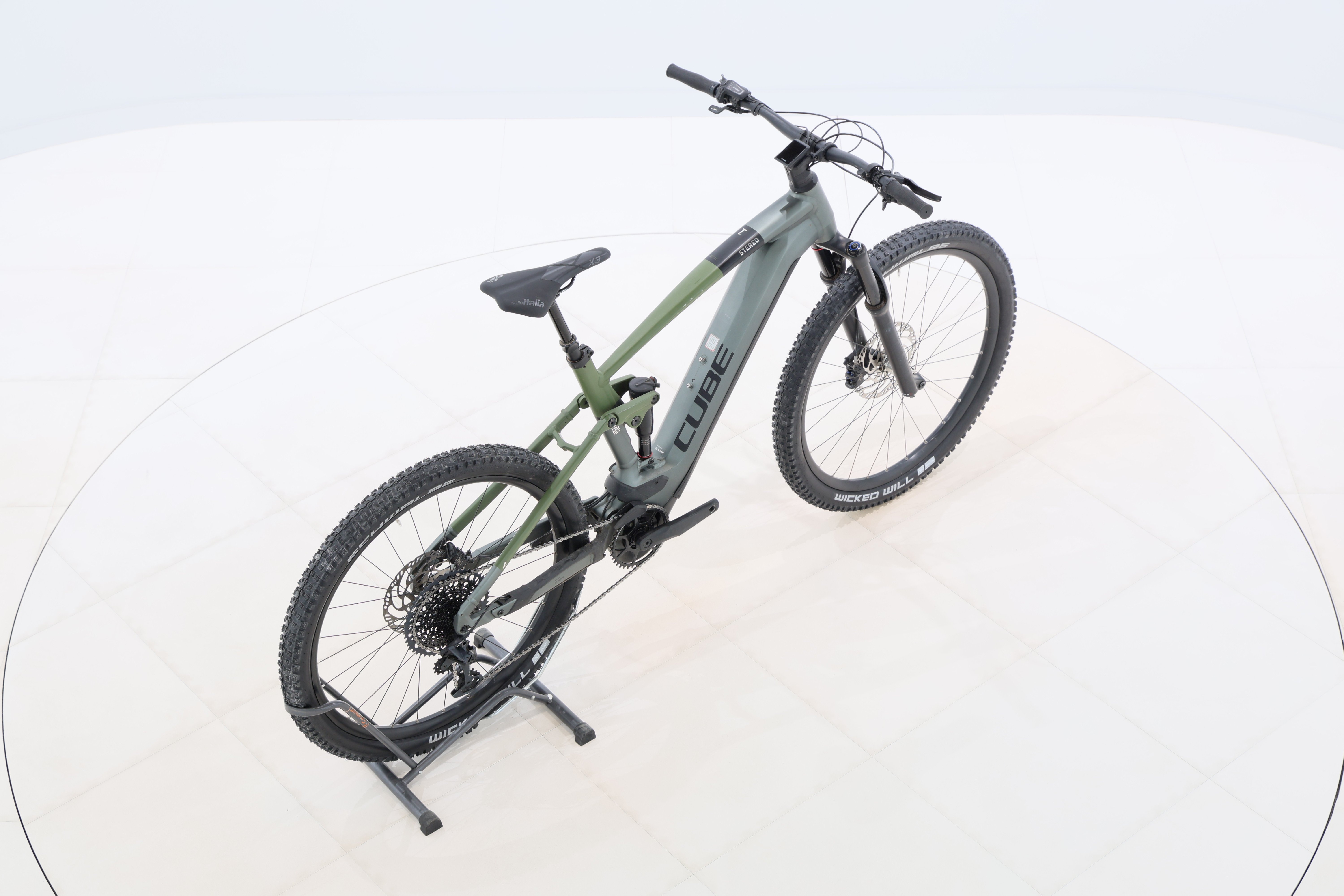 a2ce0853-b32f-4cd3-bb39-5b2aa8022592