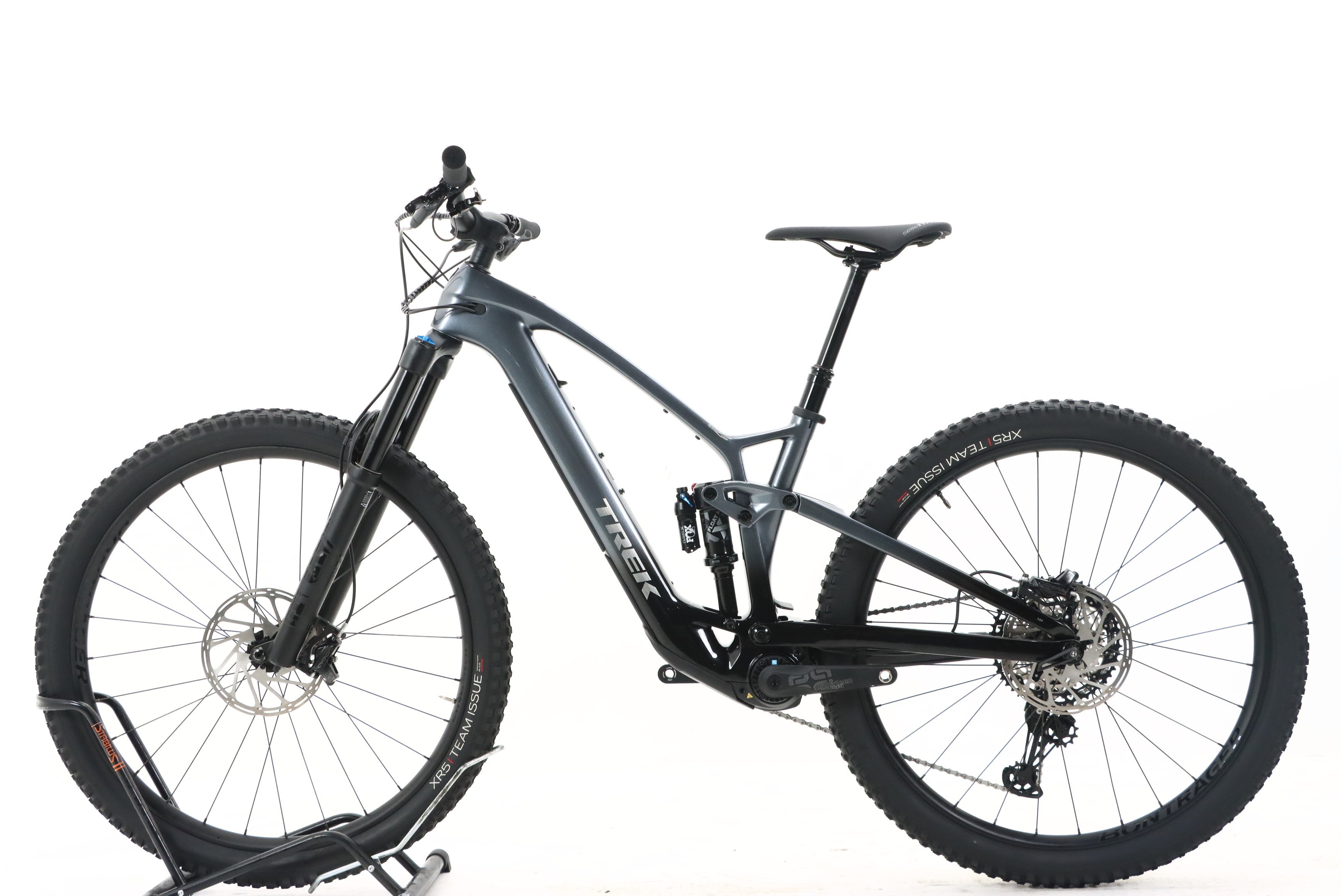 d9ebb714-0e8b-43b9-b49e-e6fcb4d9d464