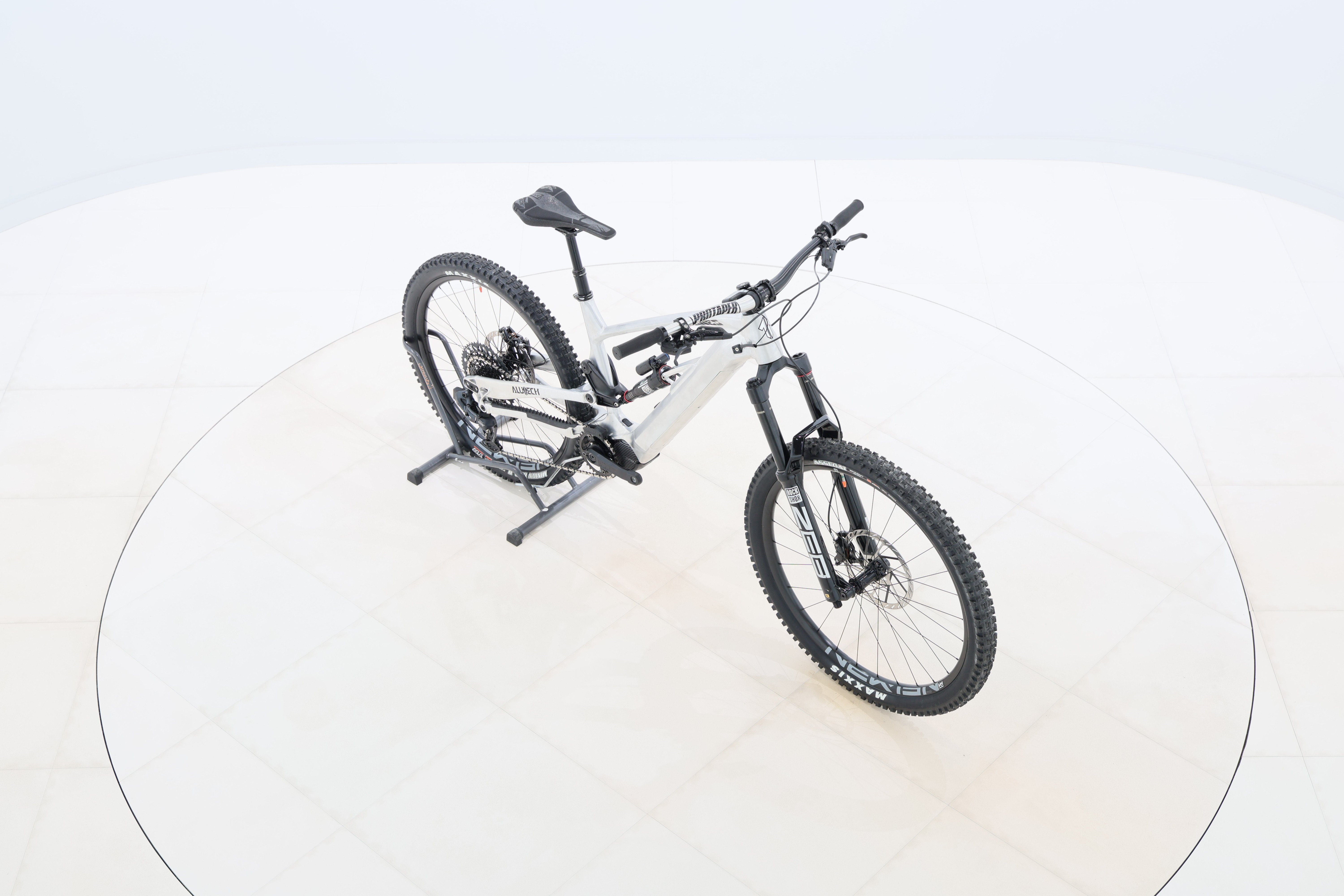 d161b995-b255-4cef-bb8d-7807ddc170a3