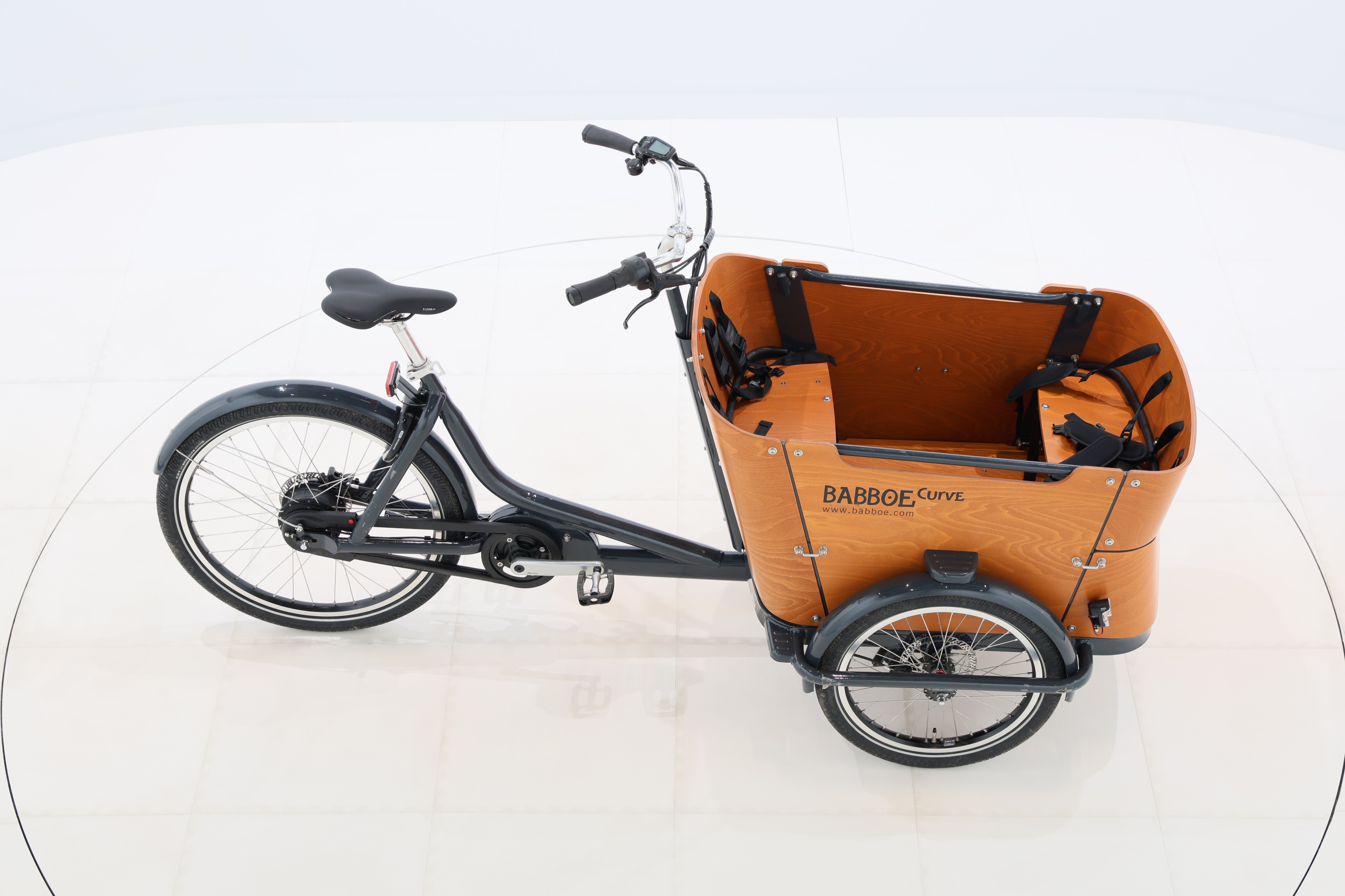 ee7e31b6-5d9b-43e9-a08e-18a33f8a9804