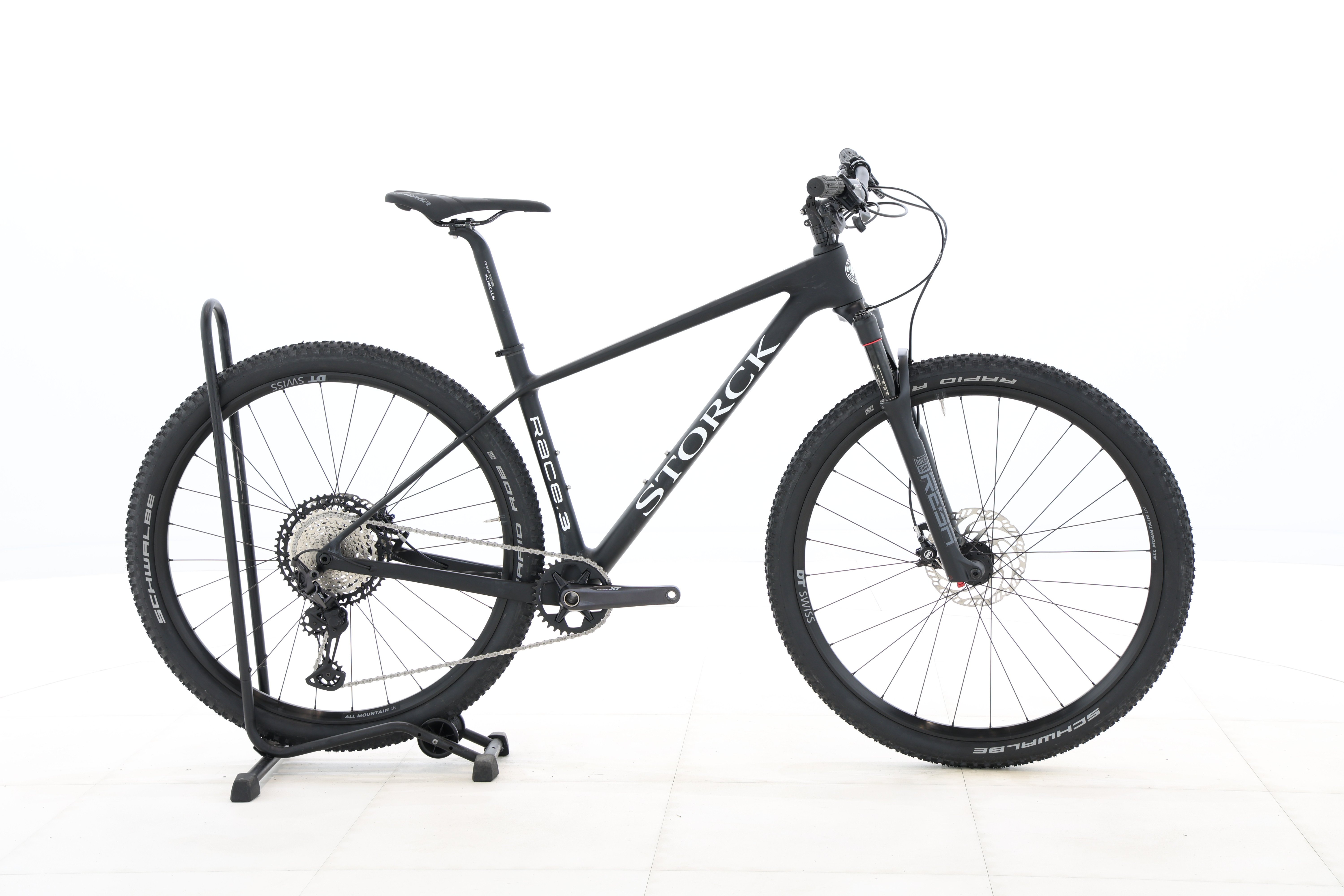 d18e8d93-40dd-4661-8382-caa751ad87b4