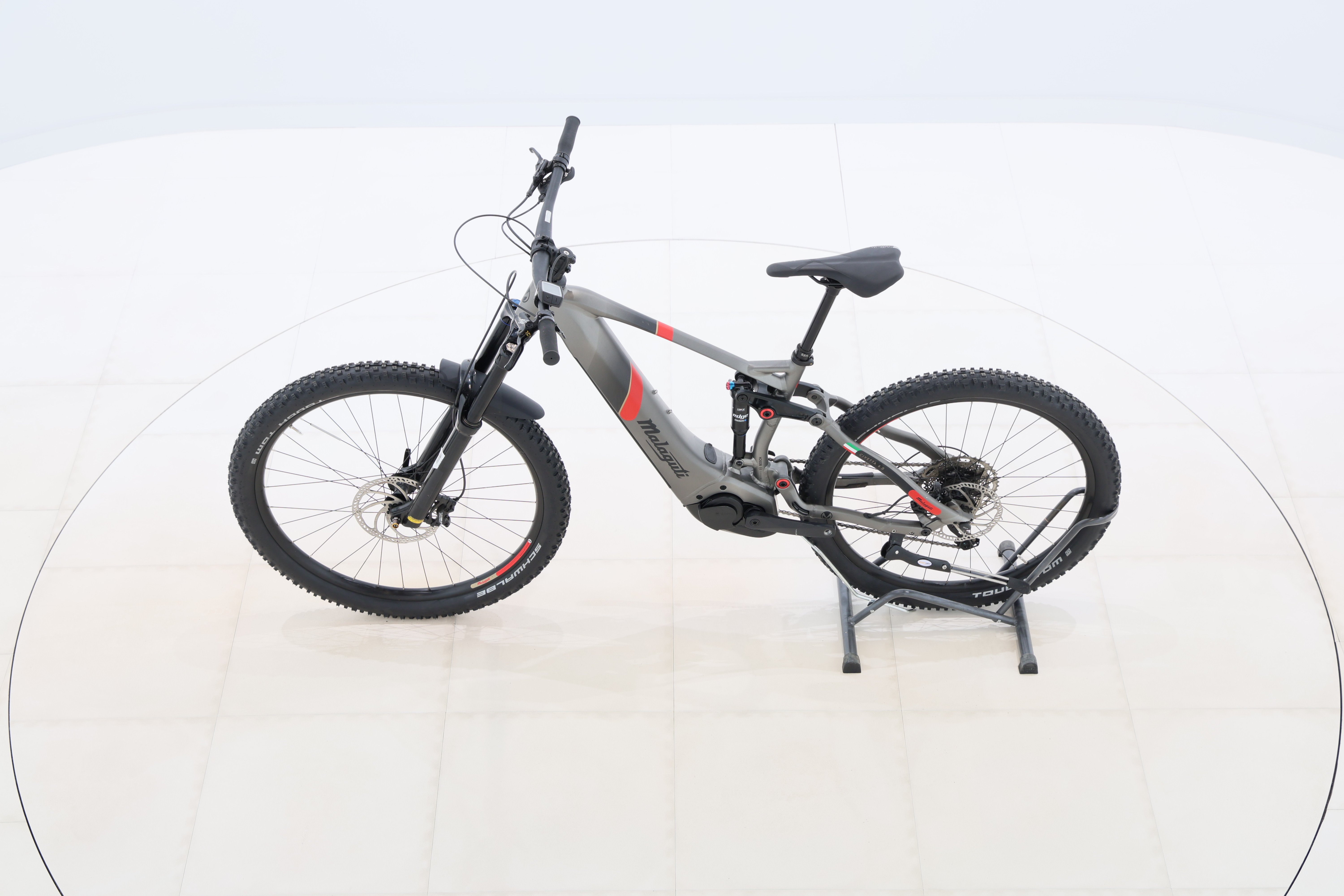 26b18c5e-dbe6-4936-8e41-de3a6a88aec5