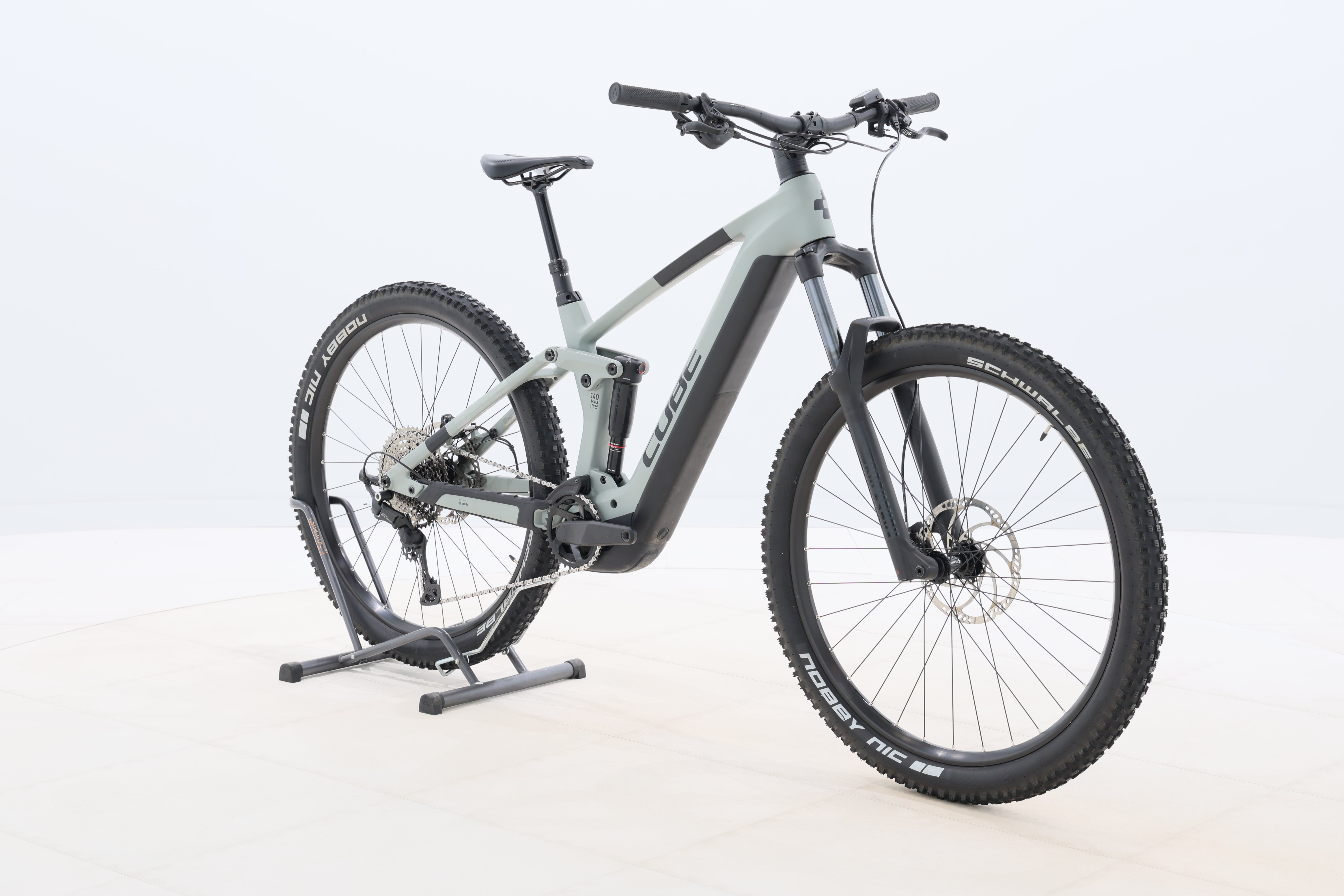 e9b013af-df3e-47d0-a434-5752274f5f7b