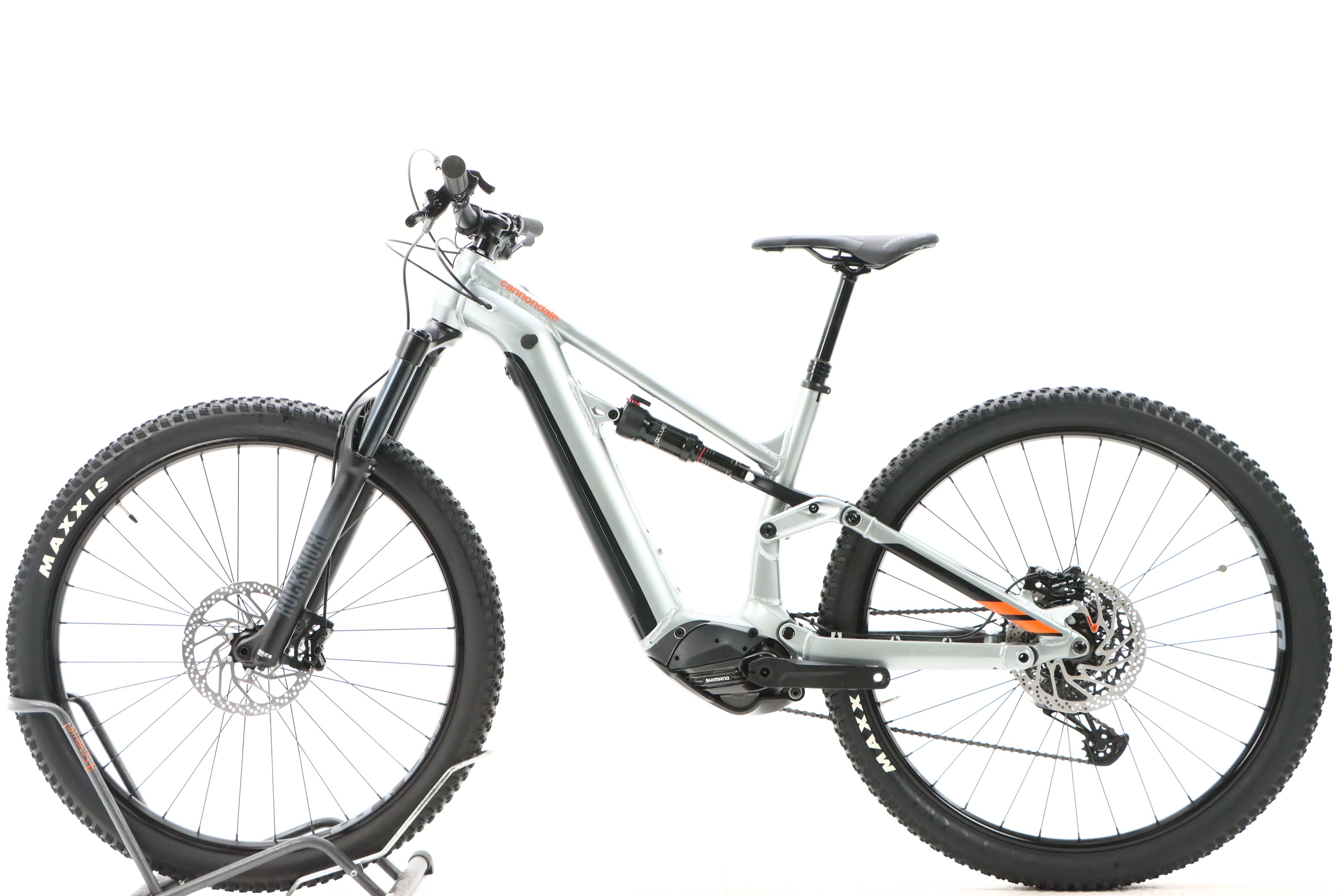 6aa53573-36a3-4b43-8d77-aa30518ad88c