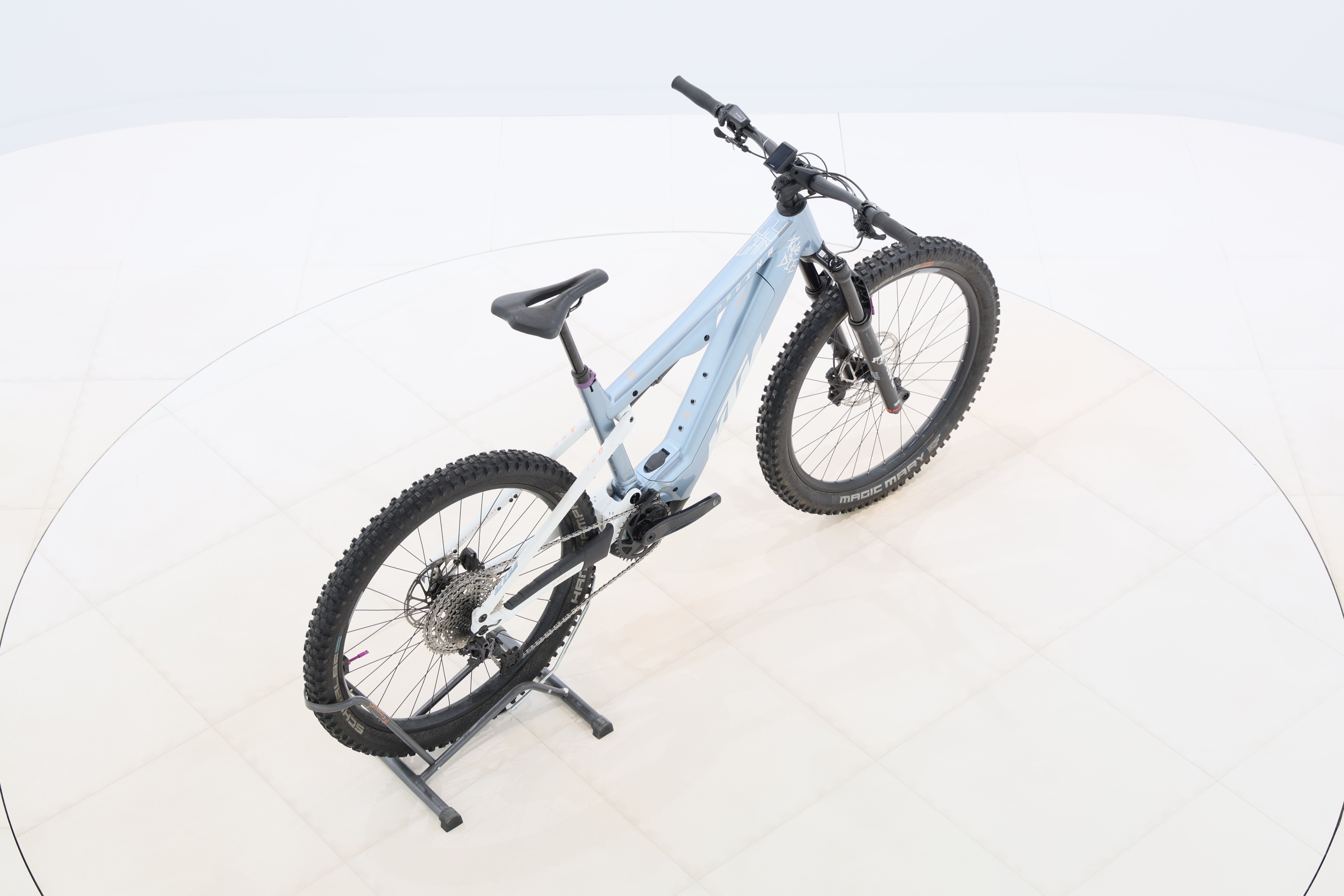 b8114300-e97a-4910-bfc7-eea3183ef822