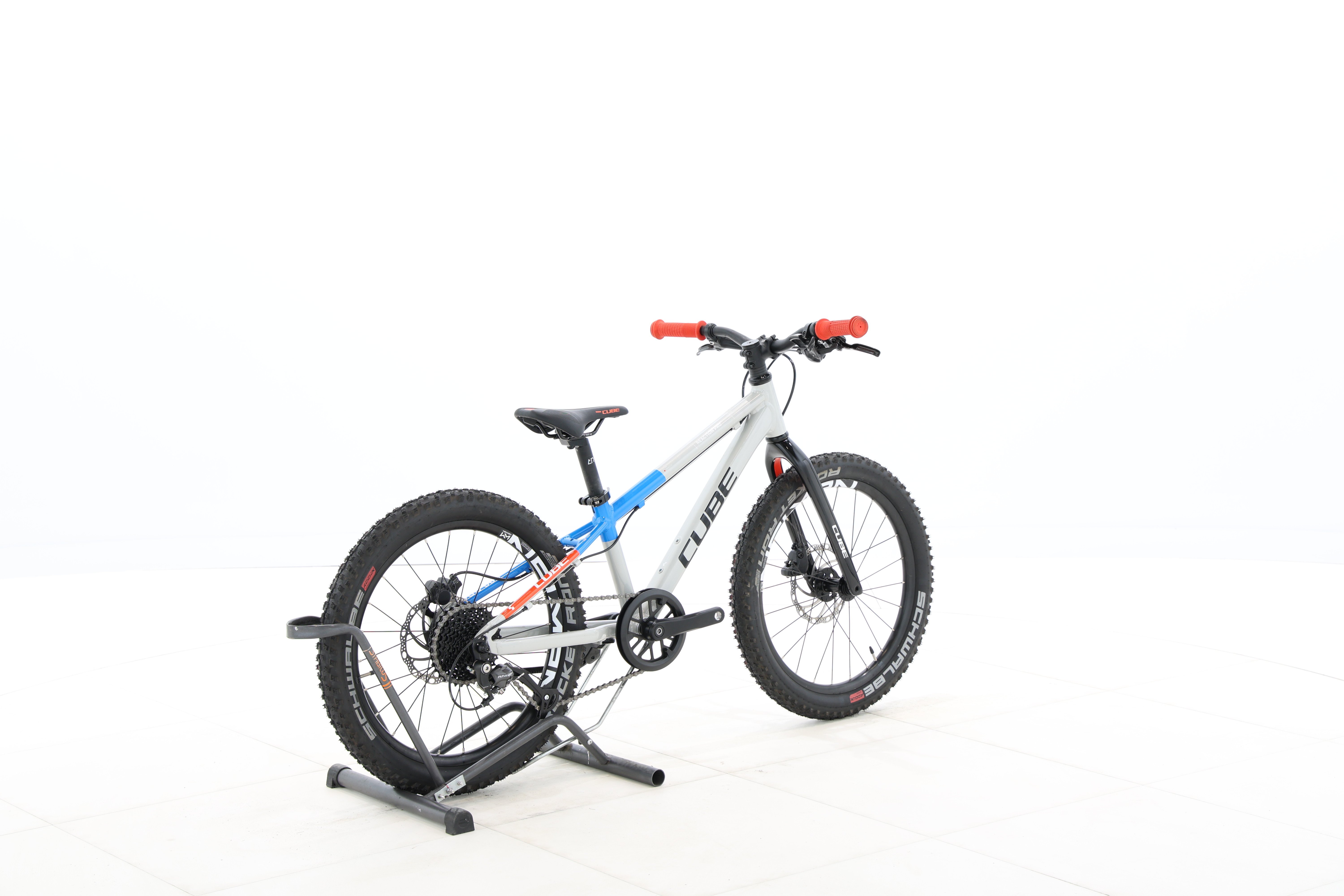 fe6b4117-12fb-45b6-82ec-539bdd788770