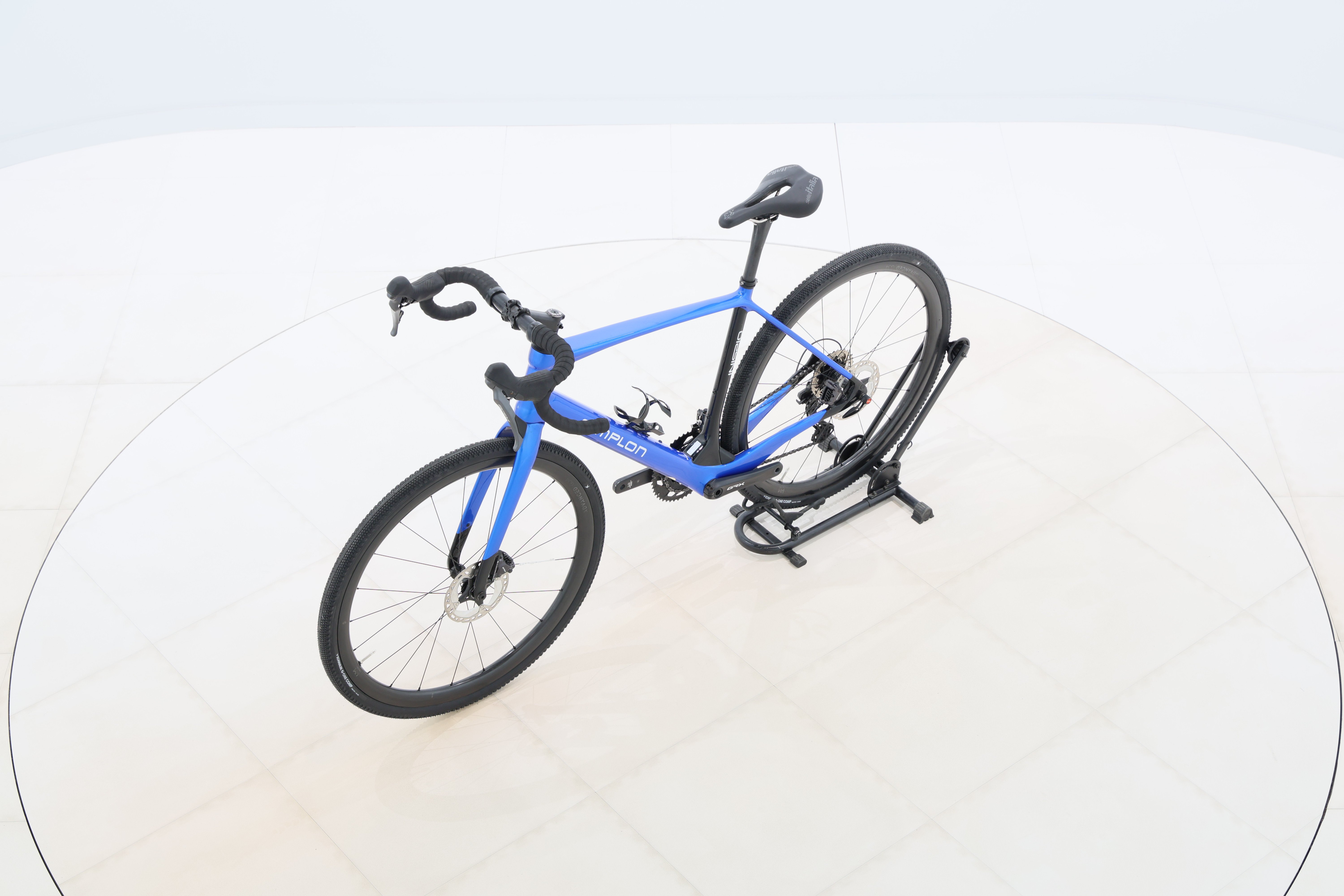 b6f690a5-ed70-42e5-9c44-6f6de089f664