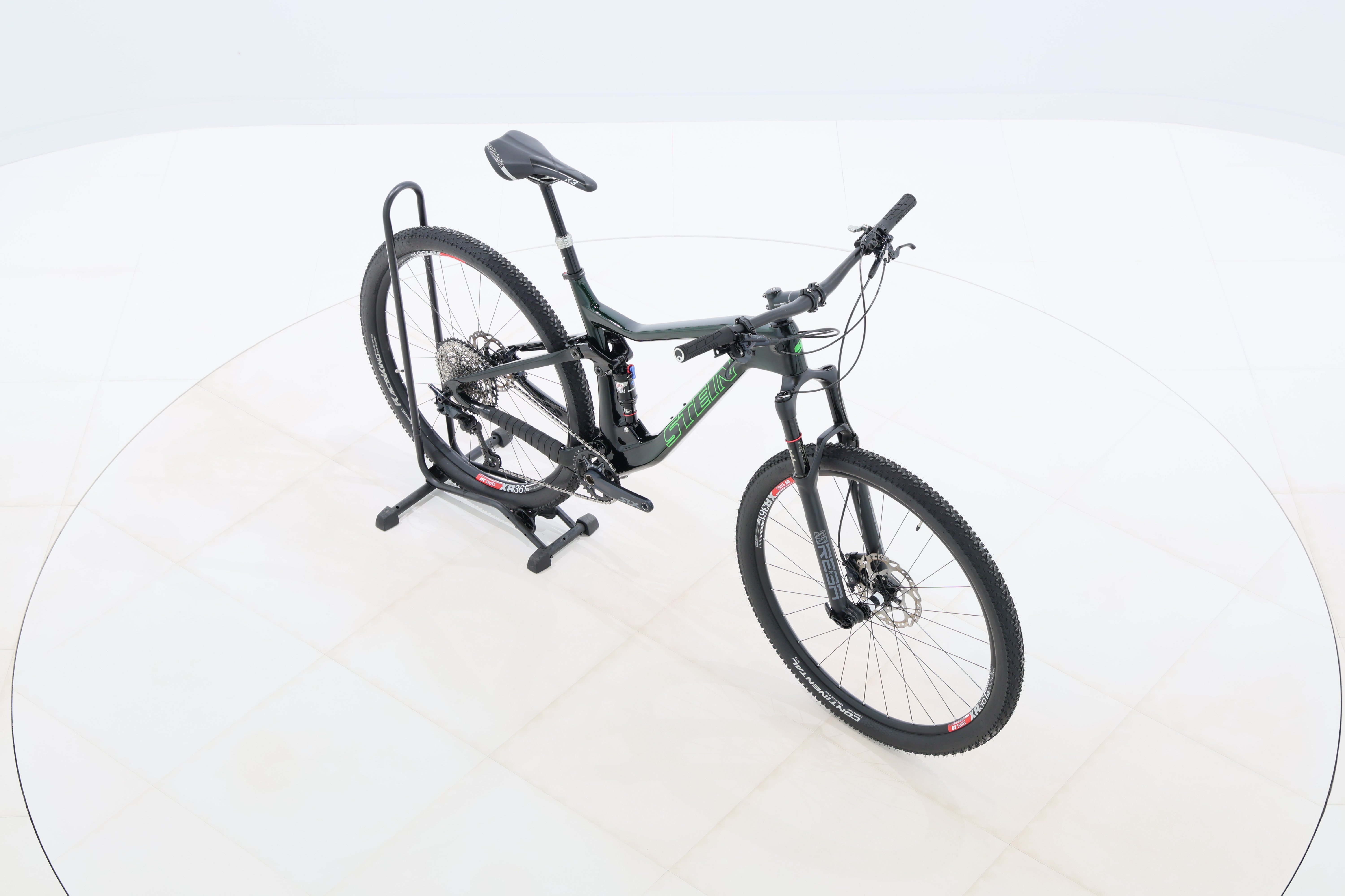 d8f39bfb-5cdd-4de0-b1a0-587d7c847b94