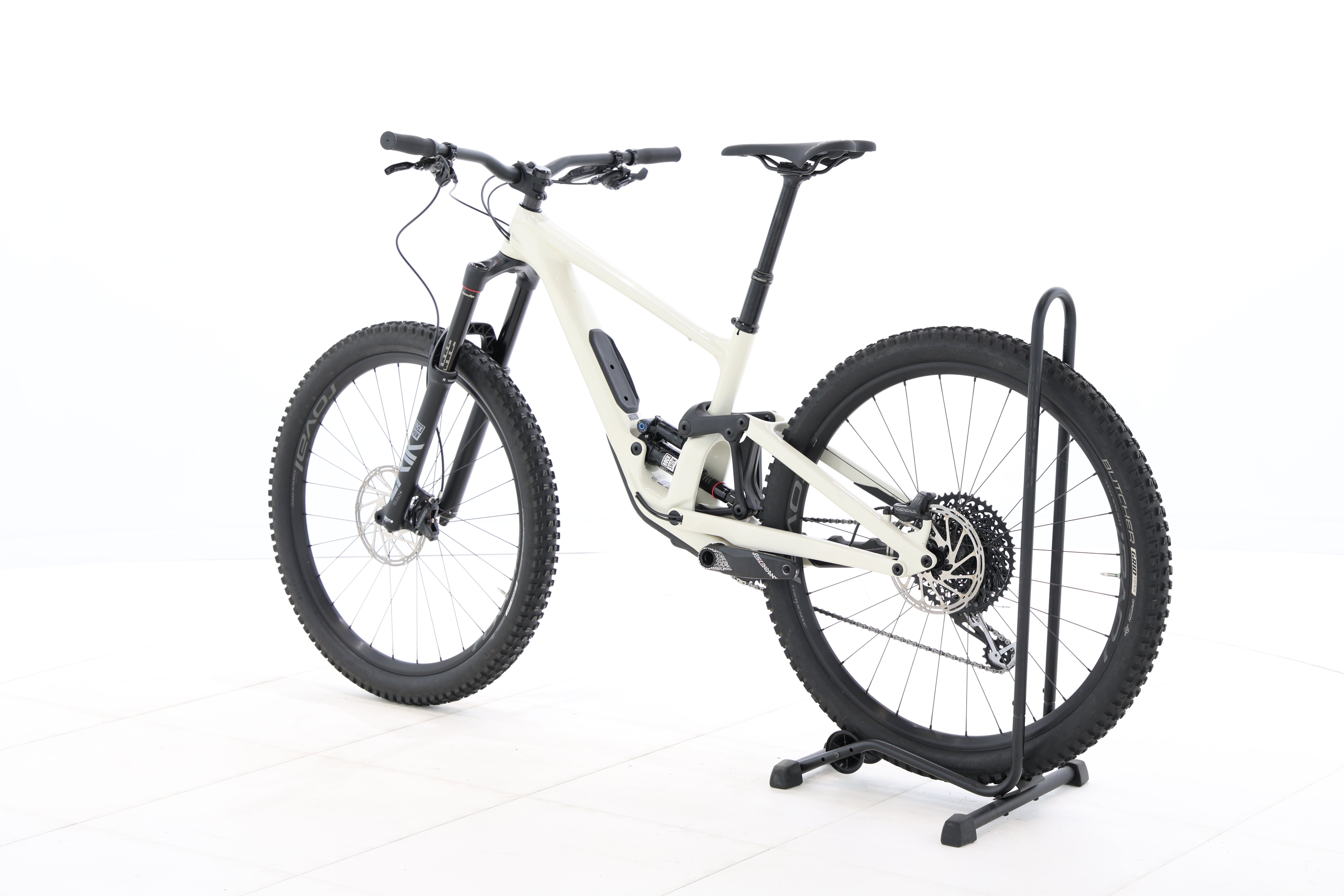 b590fe33-77ab-4349-a59e-7bfcff55e1d6