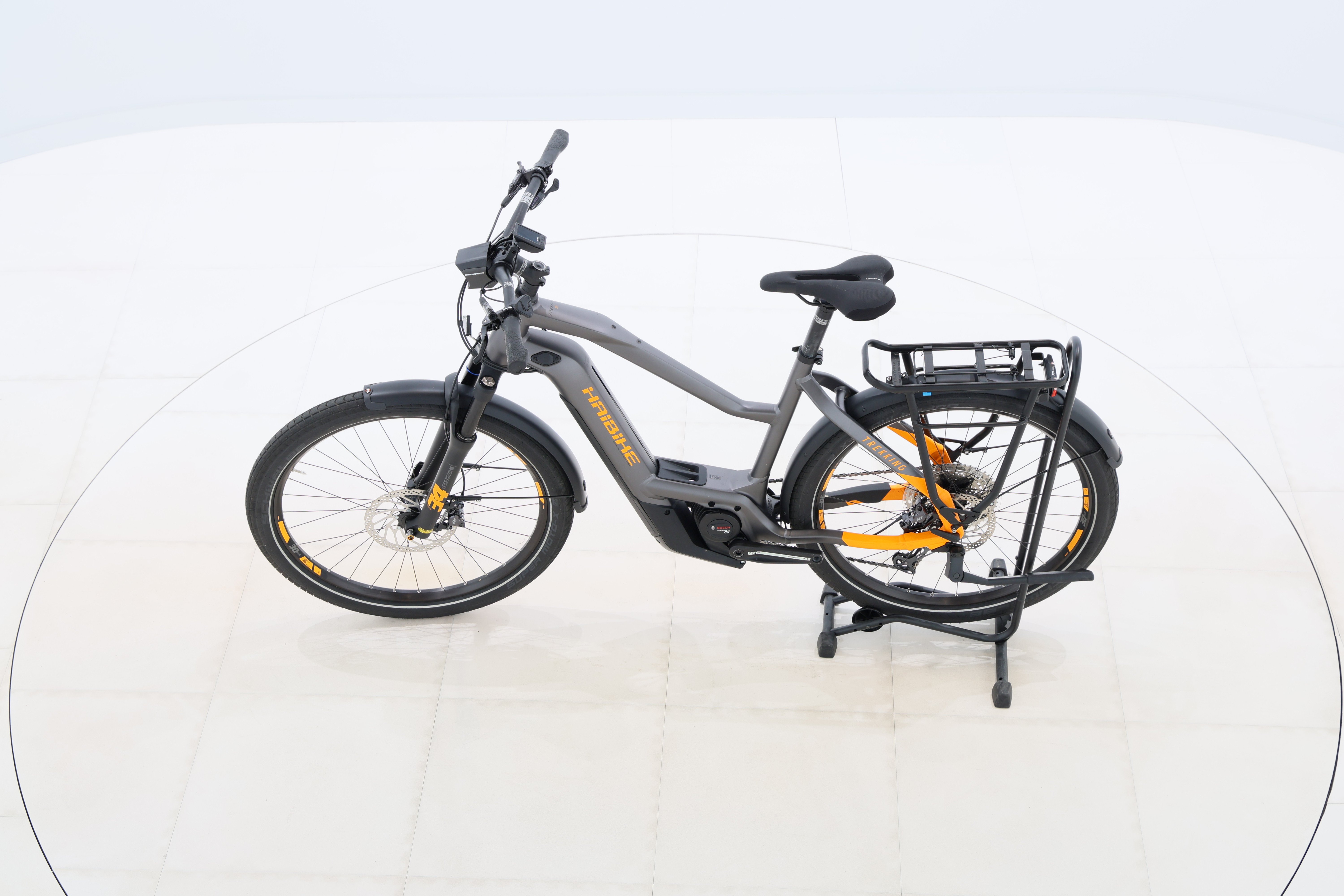 3a5febd1-c050-41d4-b8d1-07b8c4a09964