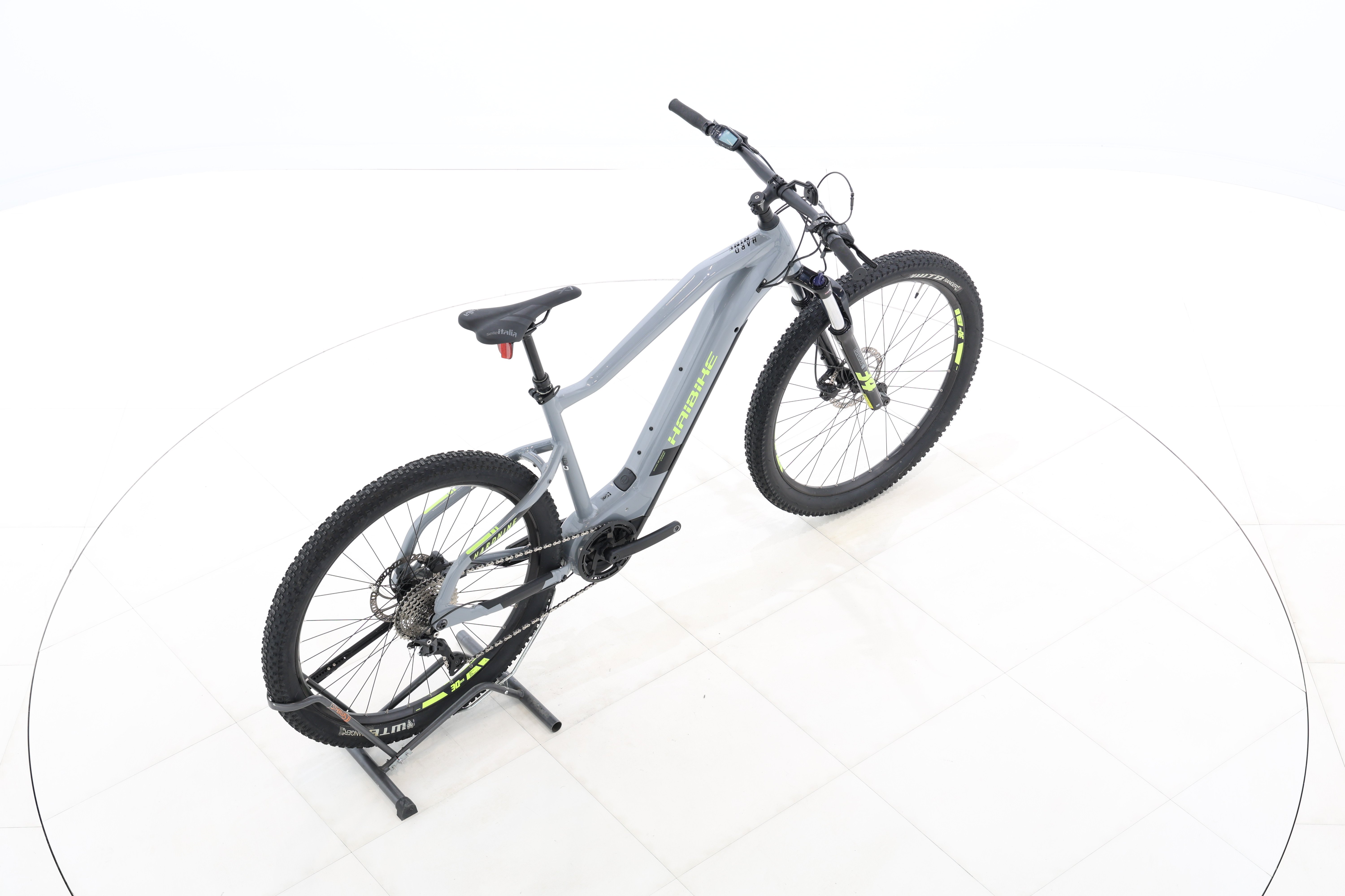 305c18e1-6928-45c9-b48f-836ea2475b10