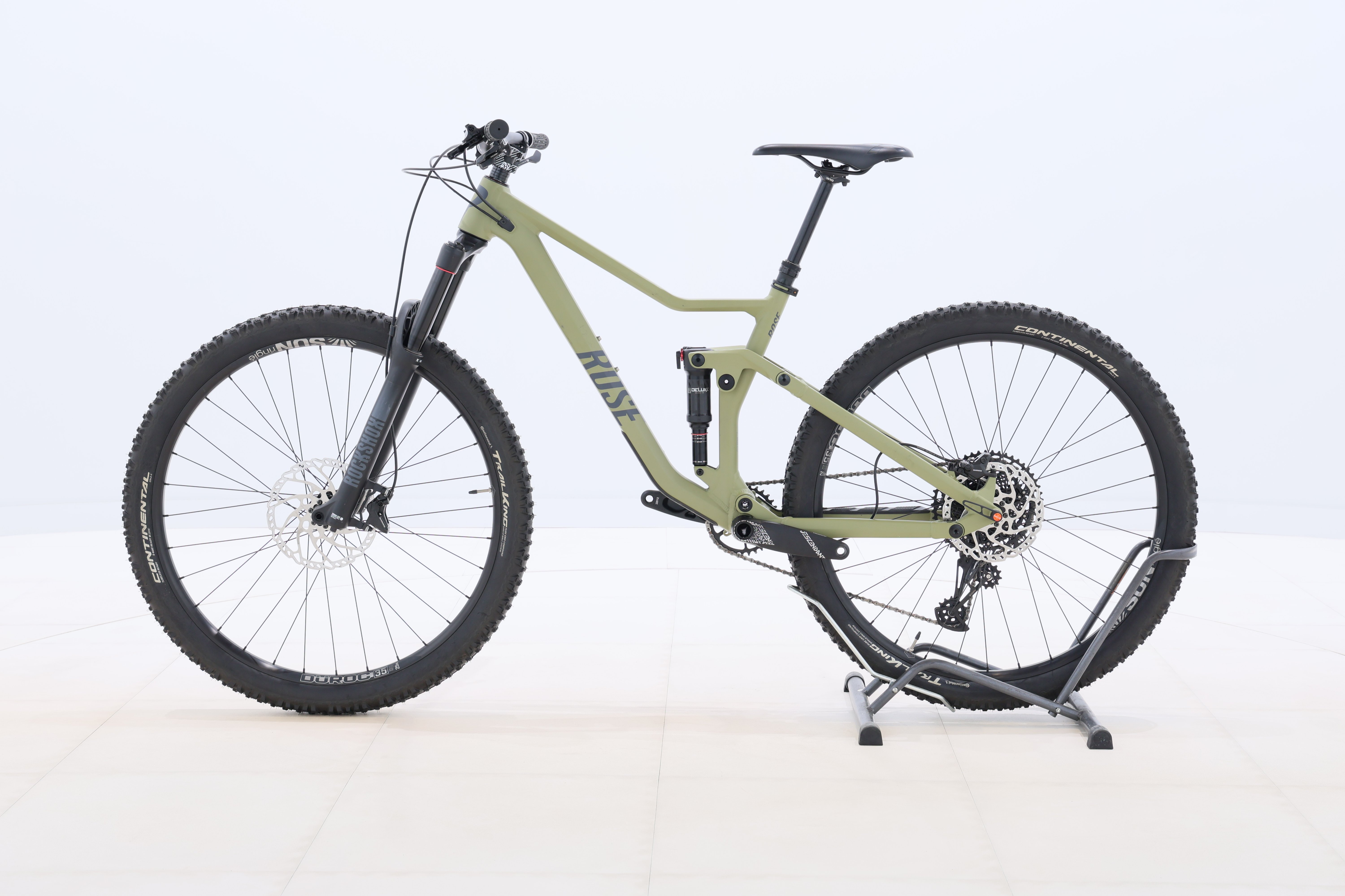 d7dc4db5-27b5-40b5-b3ab-7e254d2afbc1