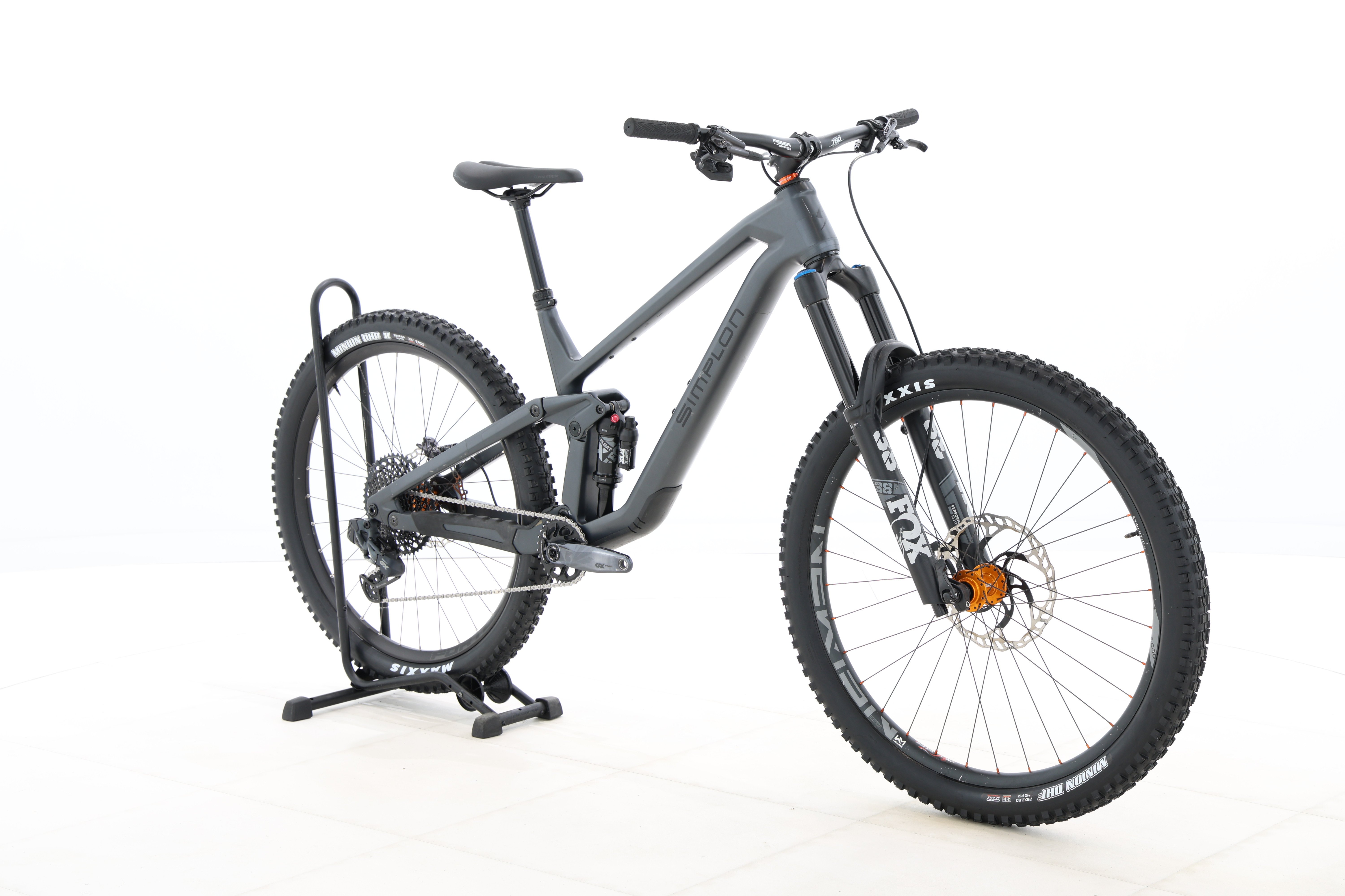 b8b61e70-c500-46c8-b34c-9f13e25a621e