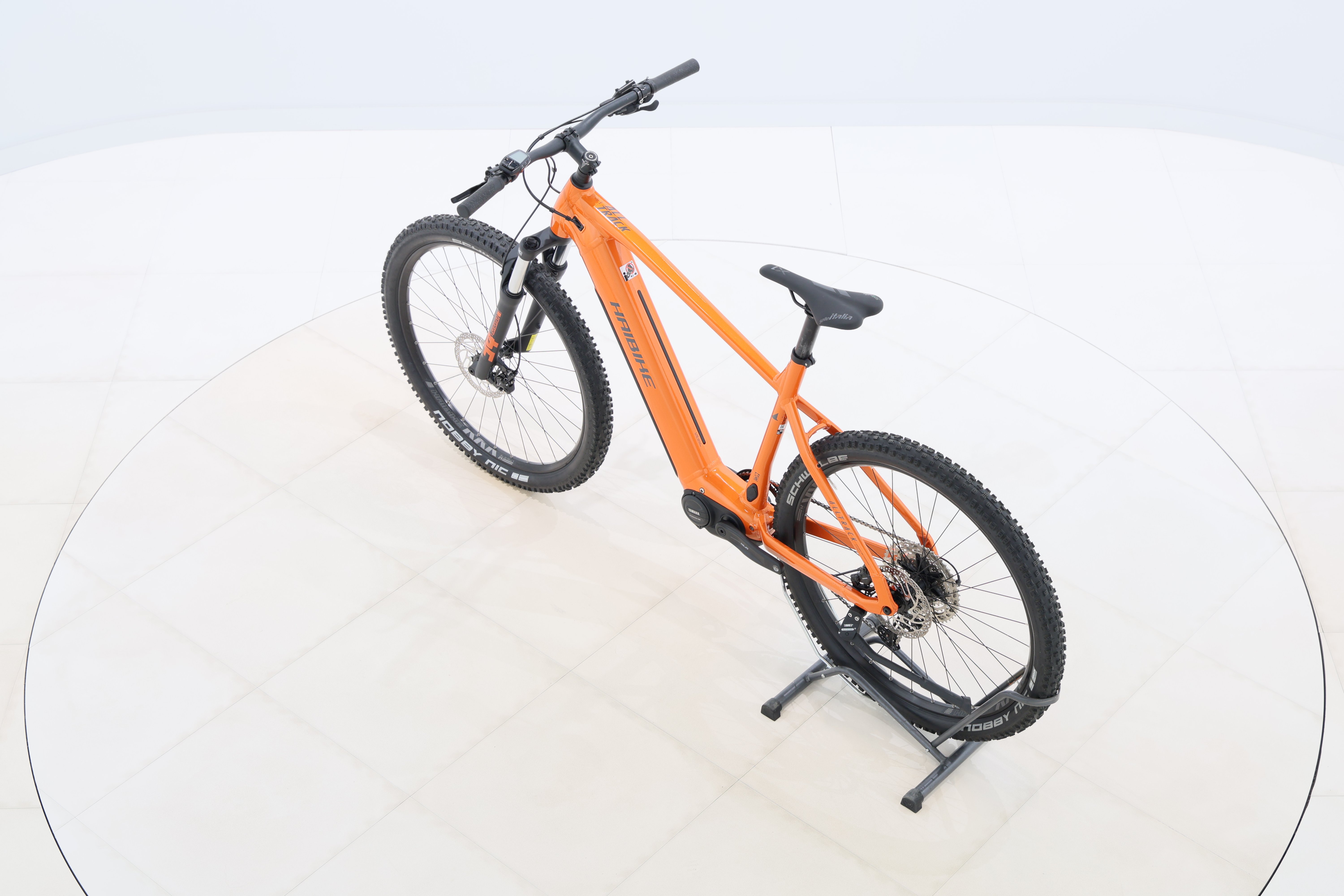 b6fb3723-b52c-41e1-b4bc-8b7b4fa6a46a