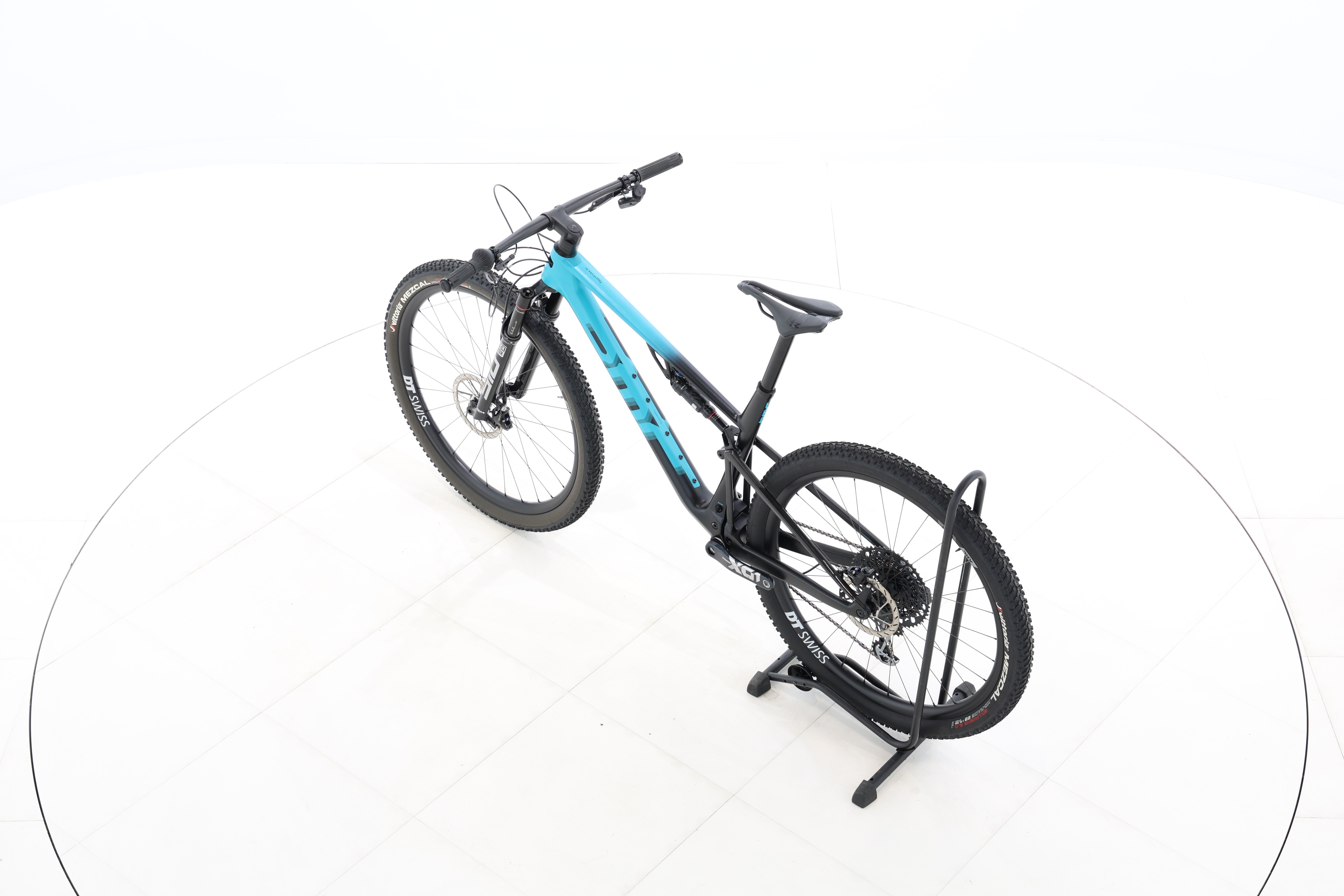 9ec76235-a627-4b0a-b32a-3ebc3683c5d5