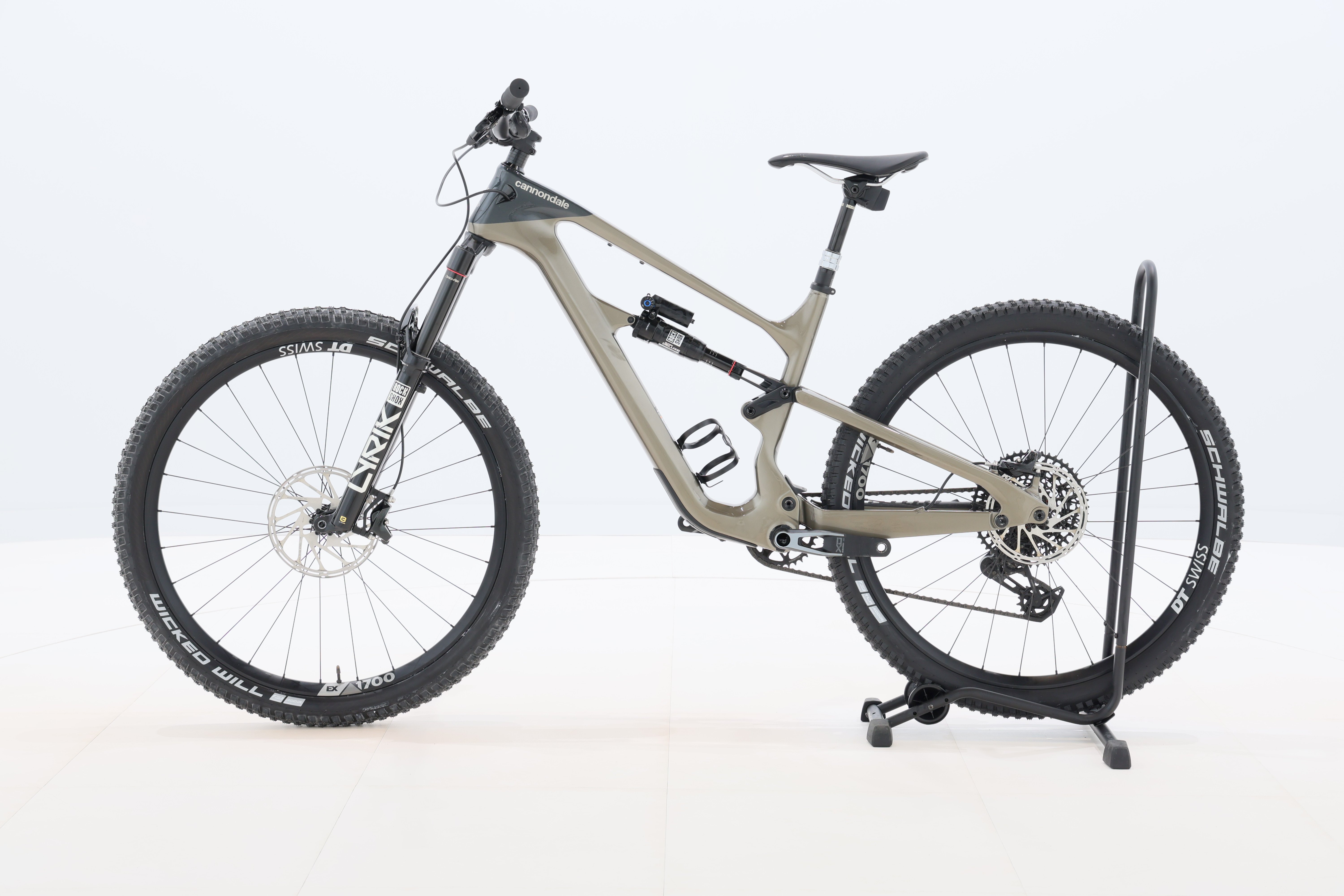 16b9b5d2-89e9-4c72-a3ac-2a67efe3e111