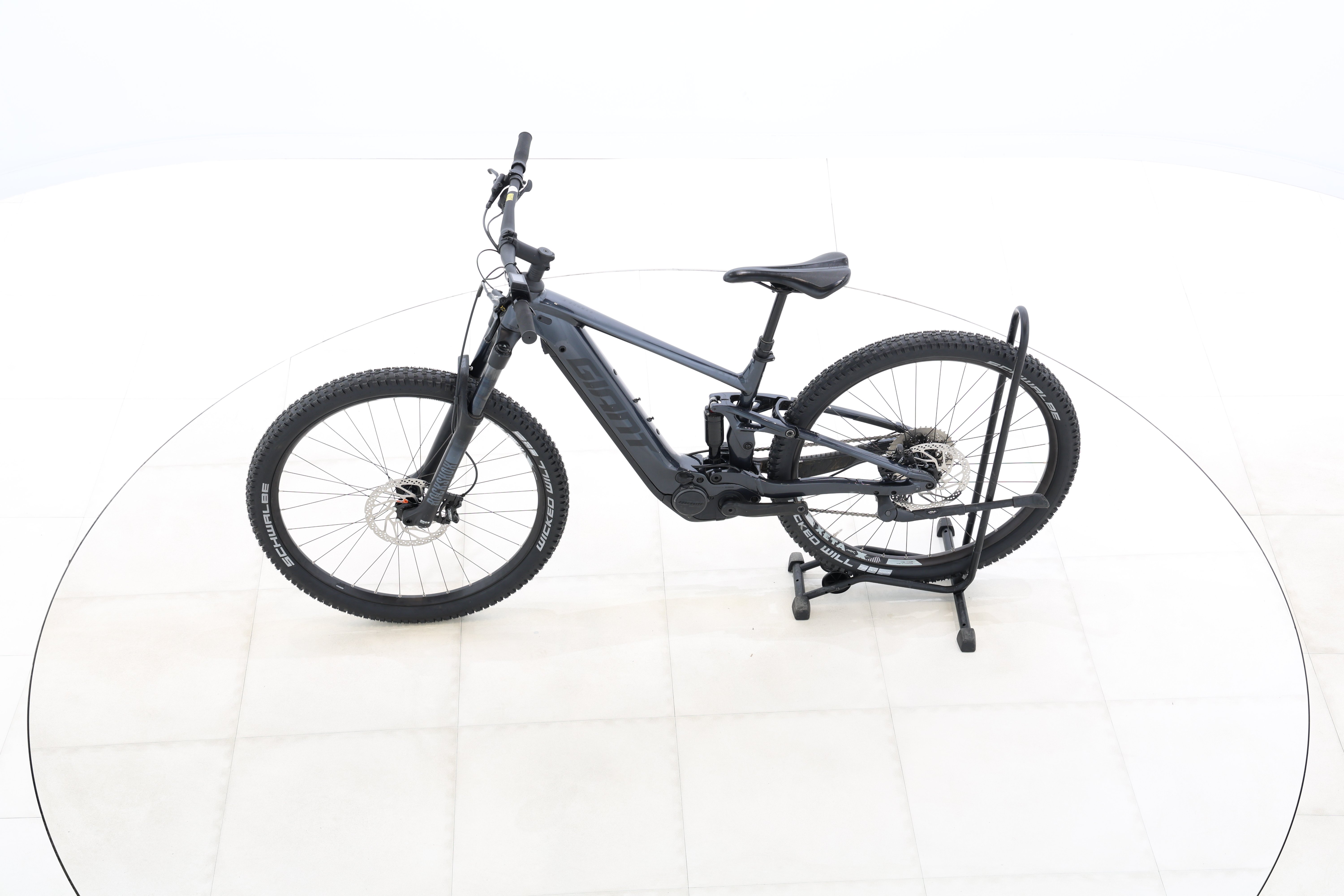 adf5773f-5ba3-4baf-81e3-6e0214df93a5