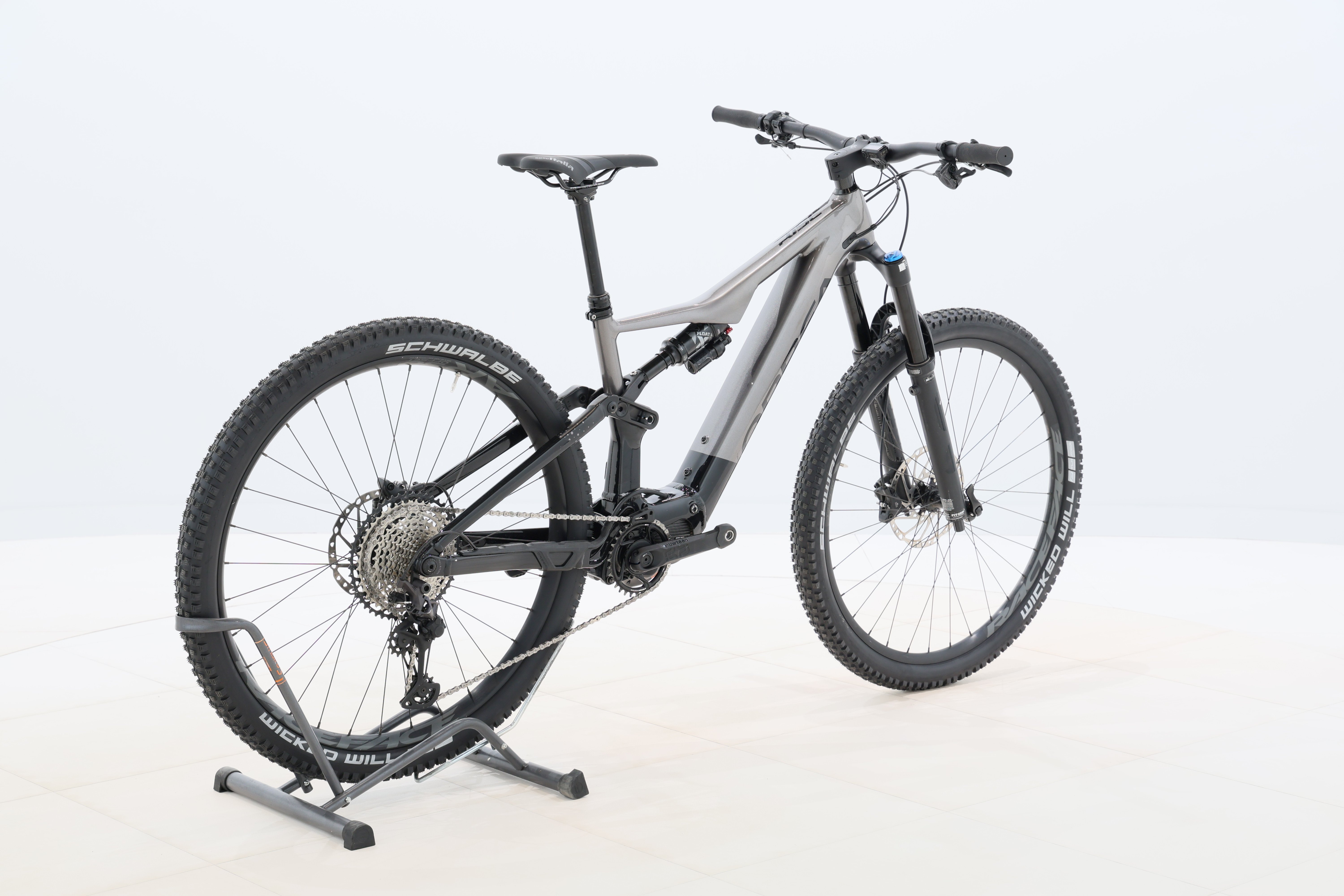 fba16480-3d38-414b-9276-f00ef42e14b6