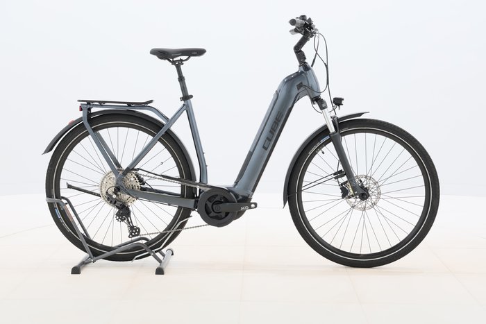 Cube Touring Hybrid Pro 625 2022