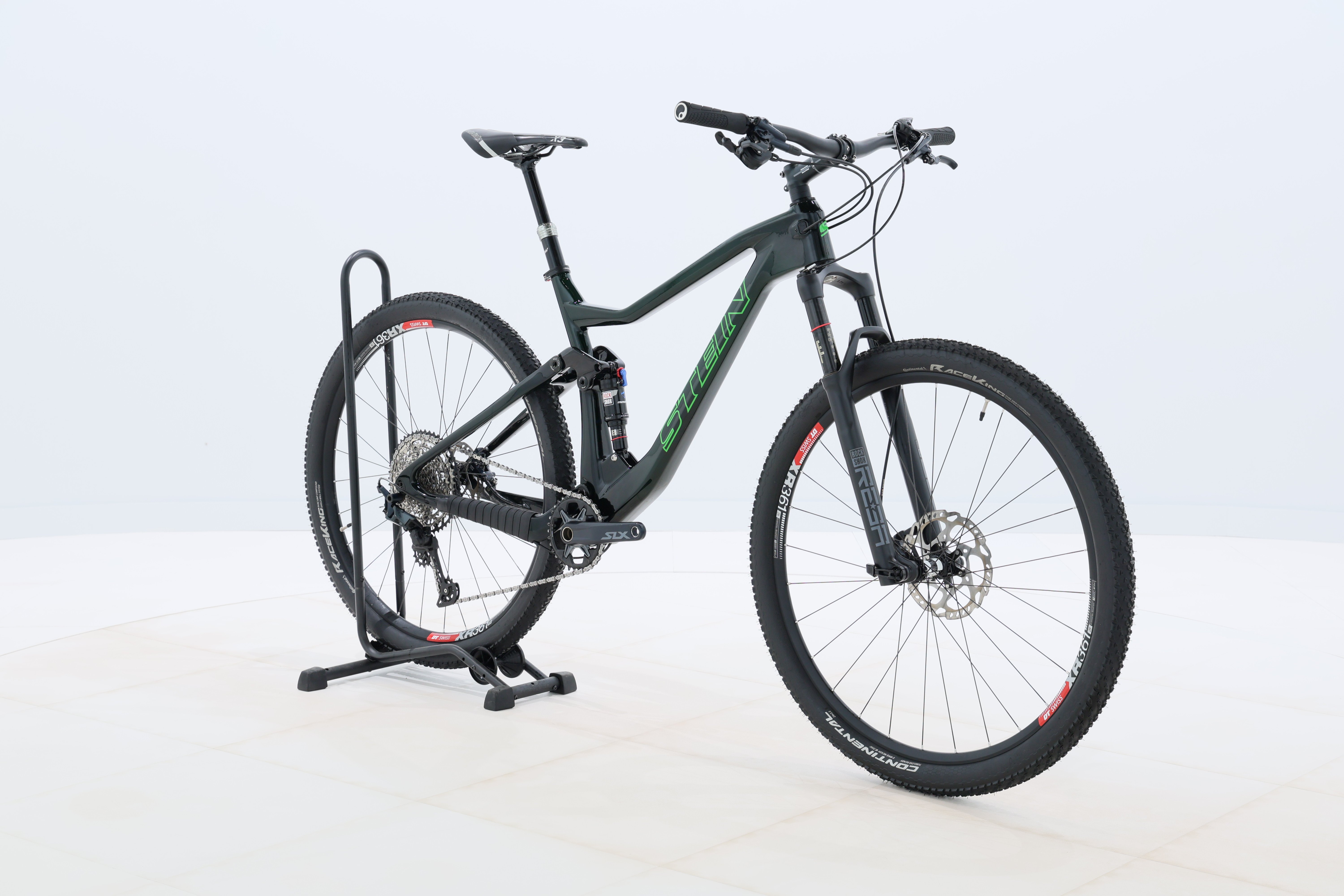 d8f39bfb-5cdd-4de0-b1a0-587d7c847b94