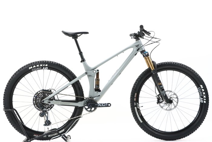 Yt IZZO CORE 4 2021