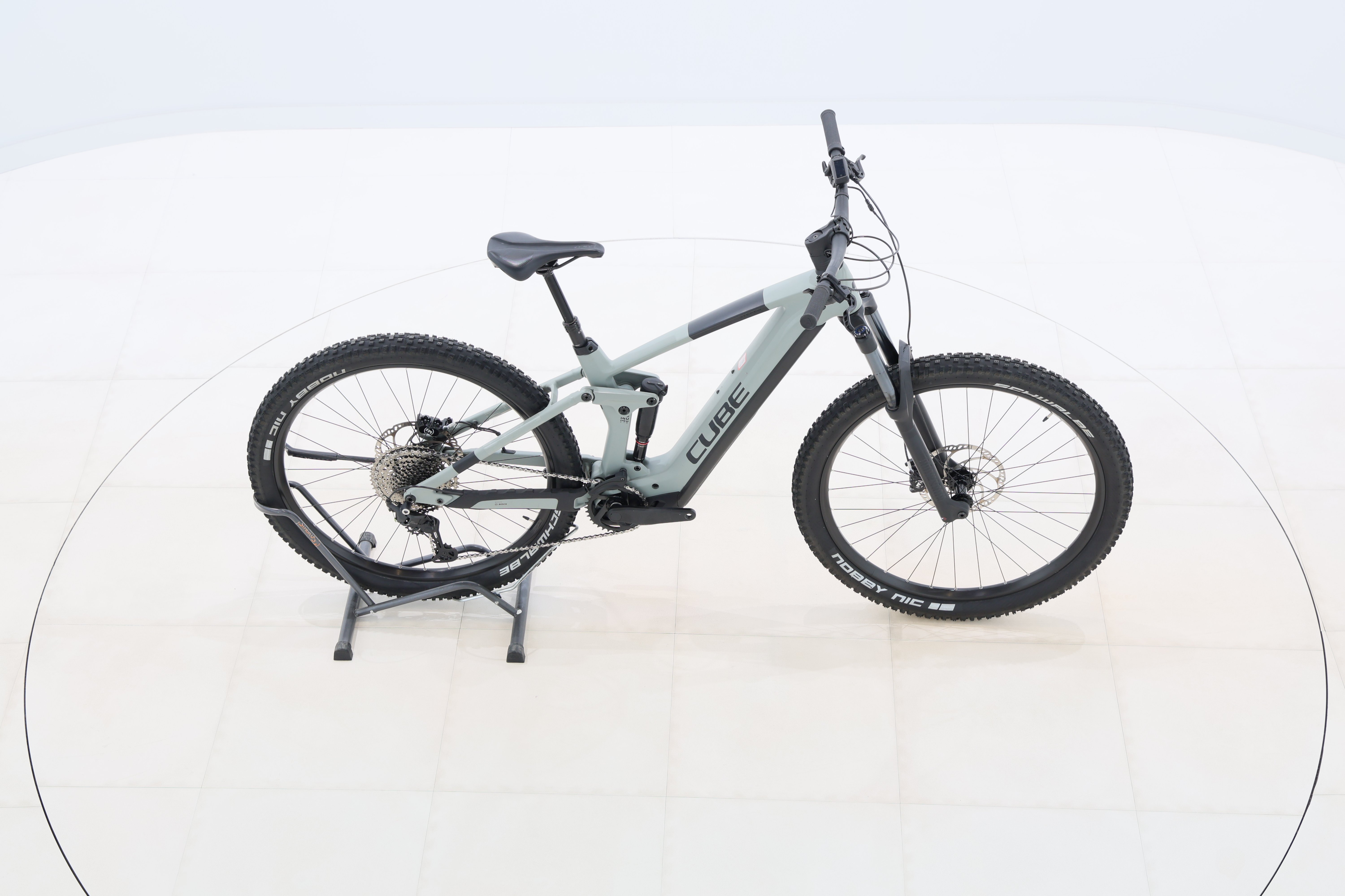 e9b013af-df3e-47d0-a434-5752274f5f7b