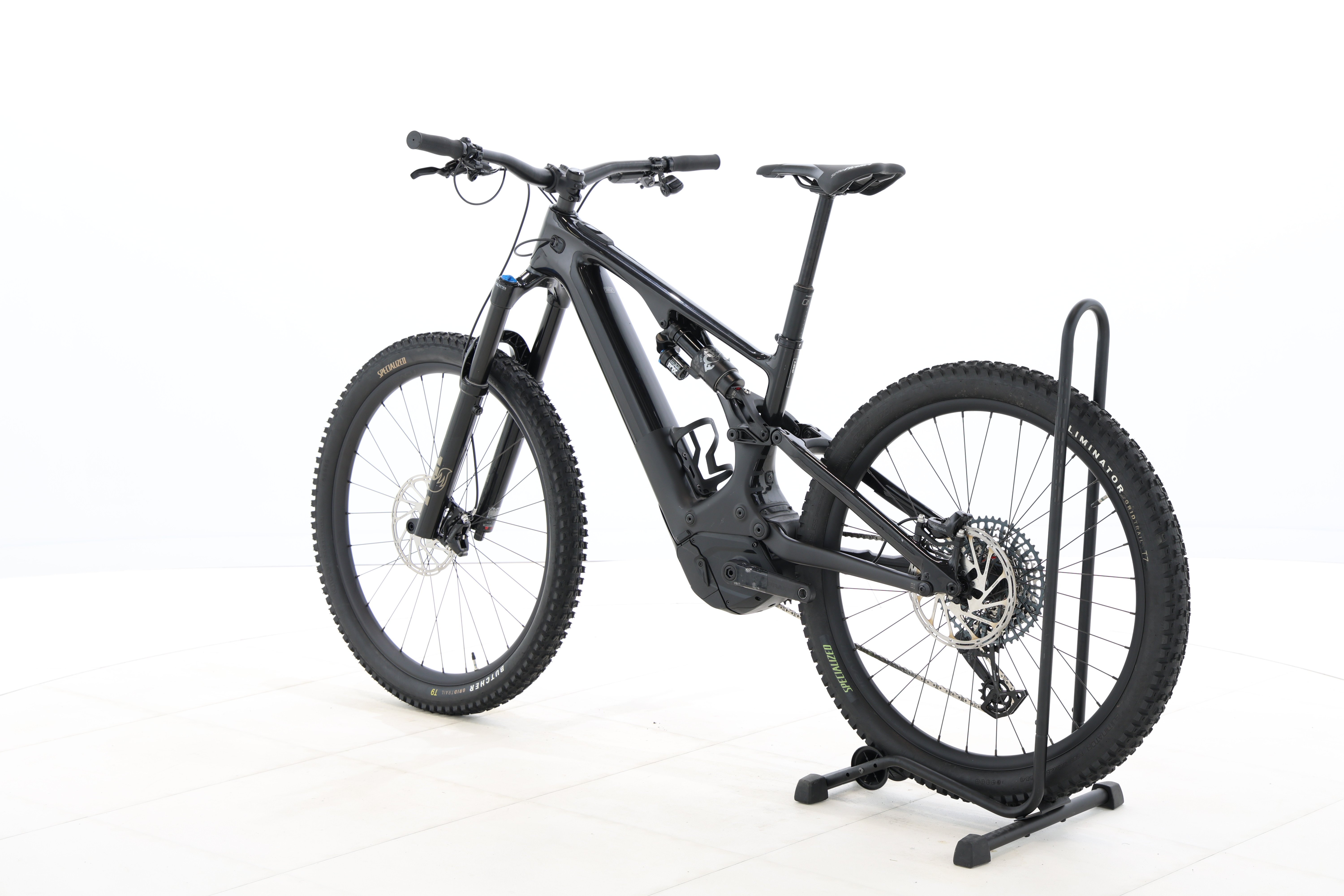 fe9989b8-955d-40f5-b652-0586eb9dc2b0