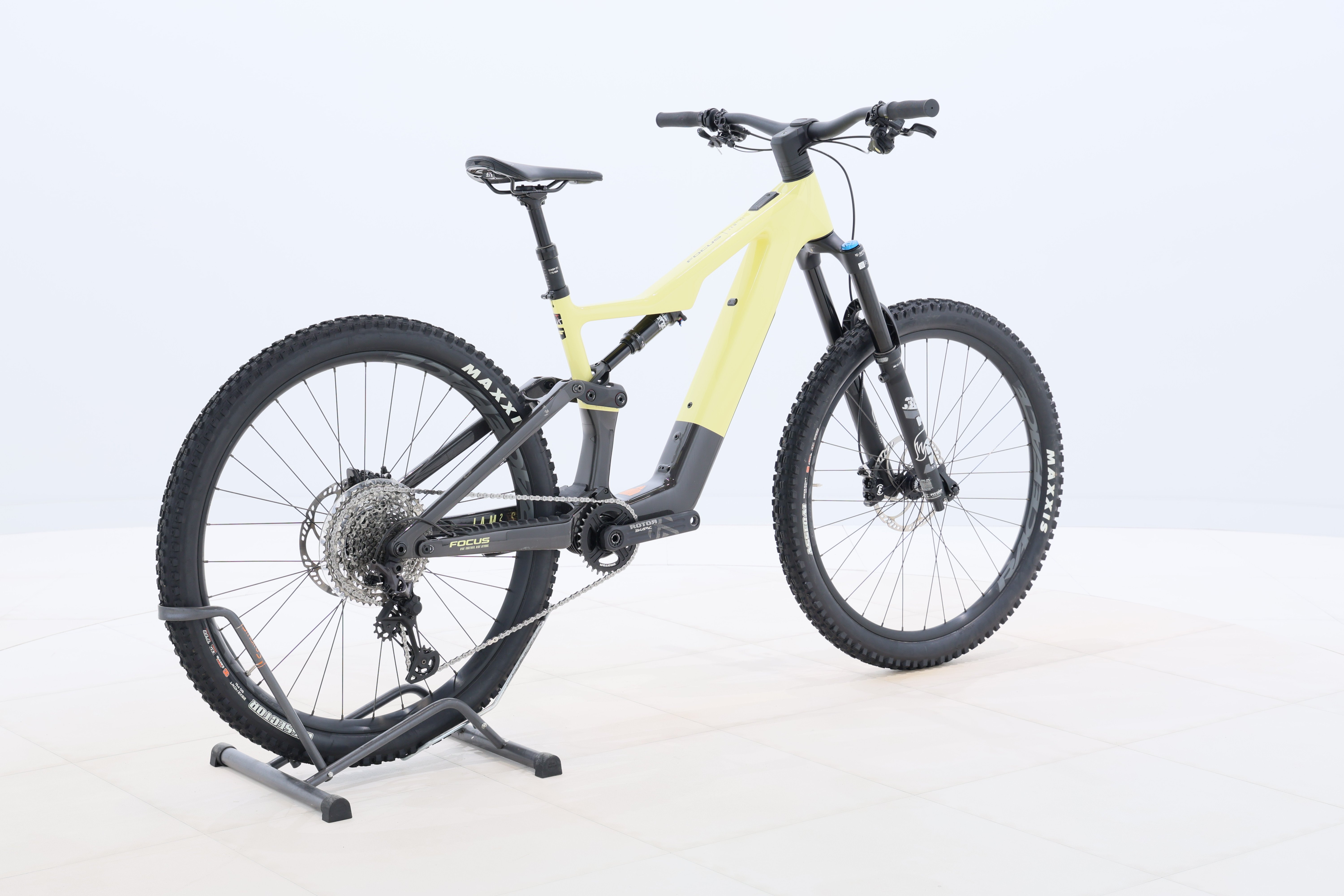 f30bf12c-67d2-42ae-8726-28364e2dd6d7