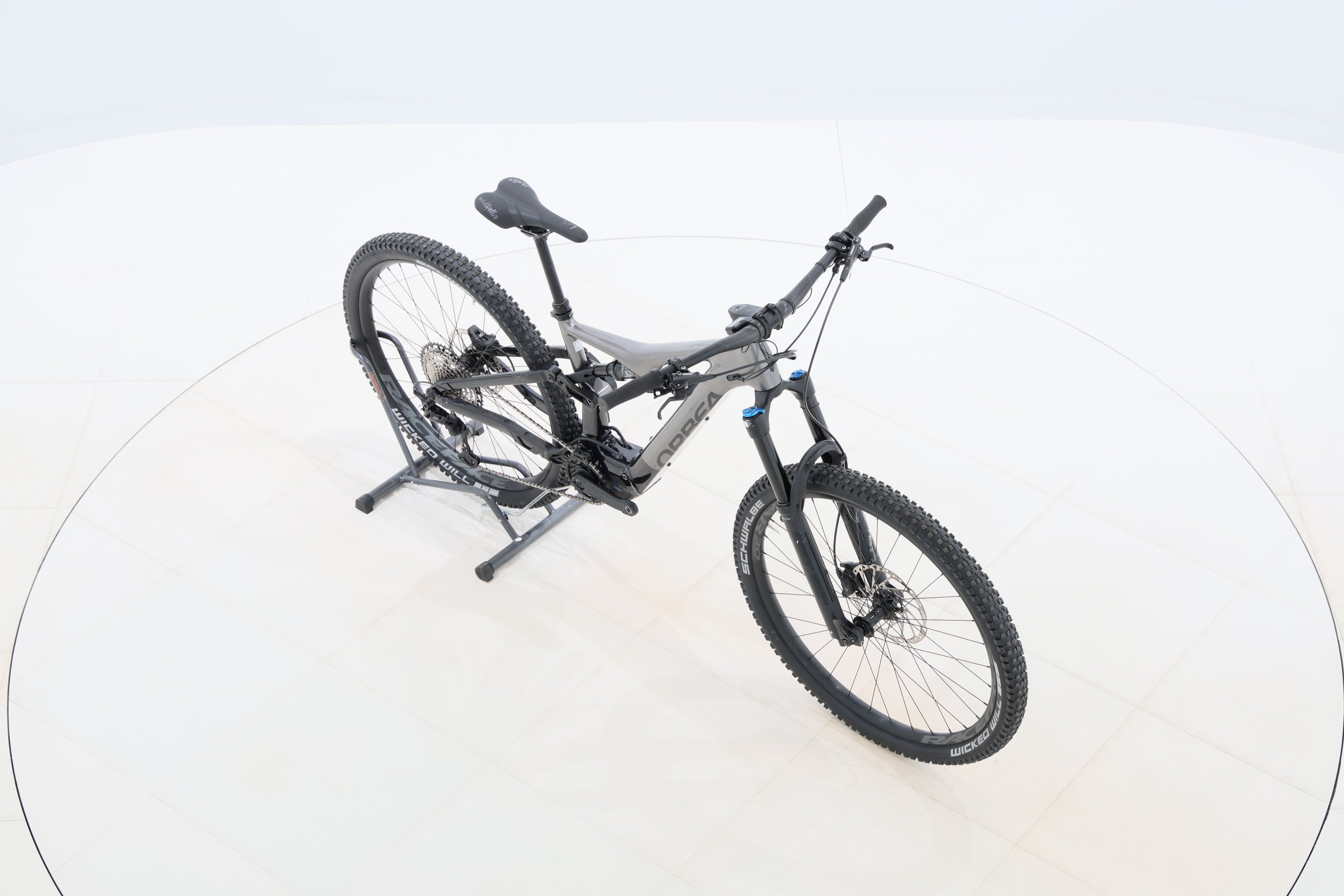 fba16480-3d38-414b-9276-f00ef42e14b6