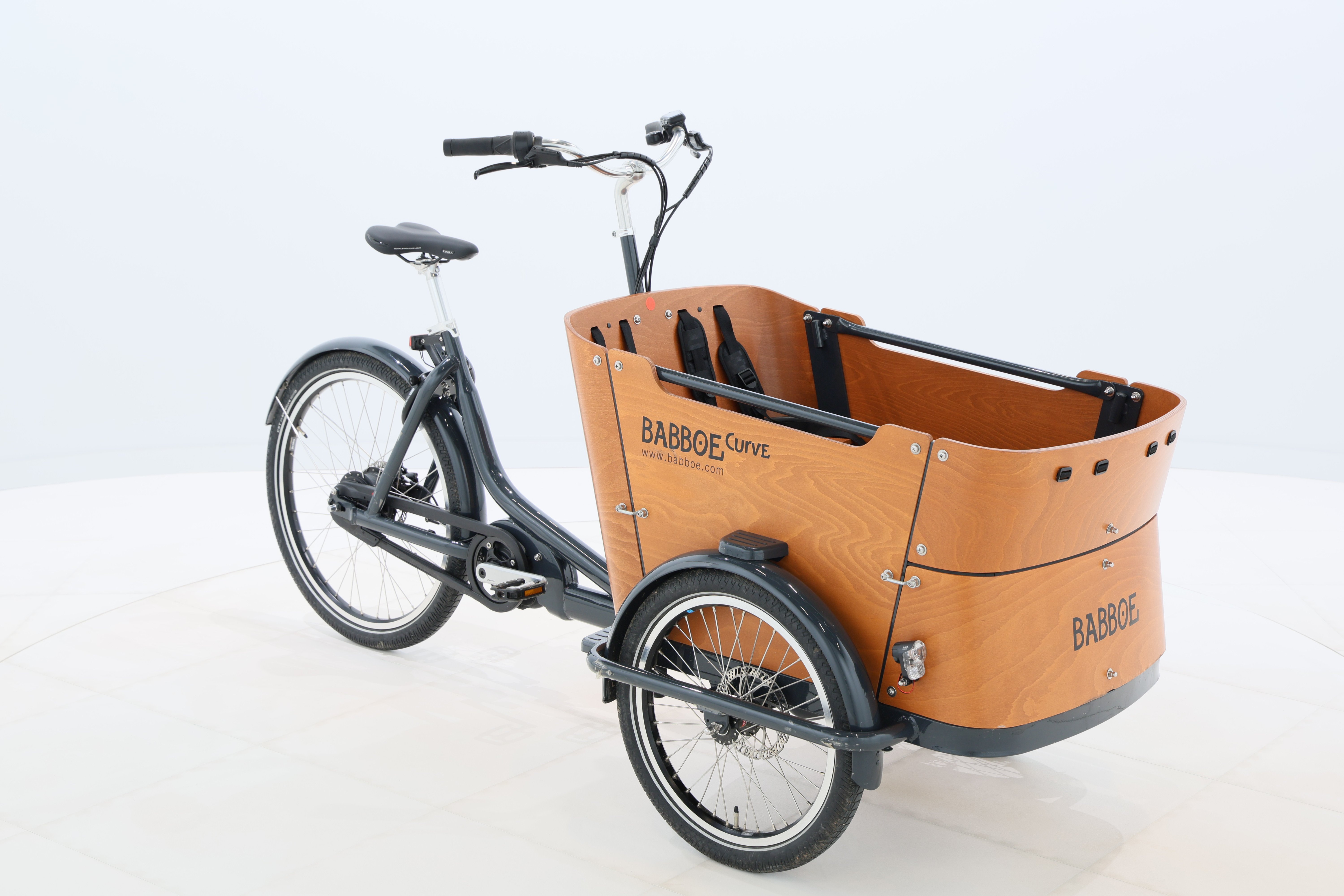 ee7e31b6-5d9b-43e9-a08e-18a33f8a9804