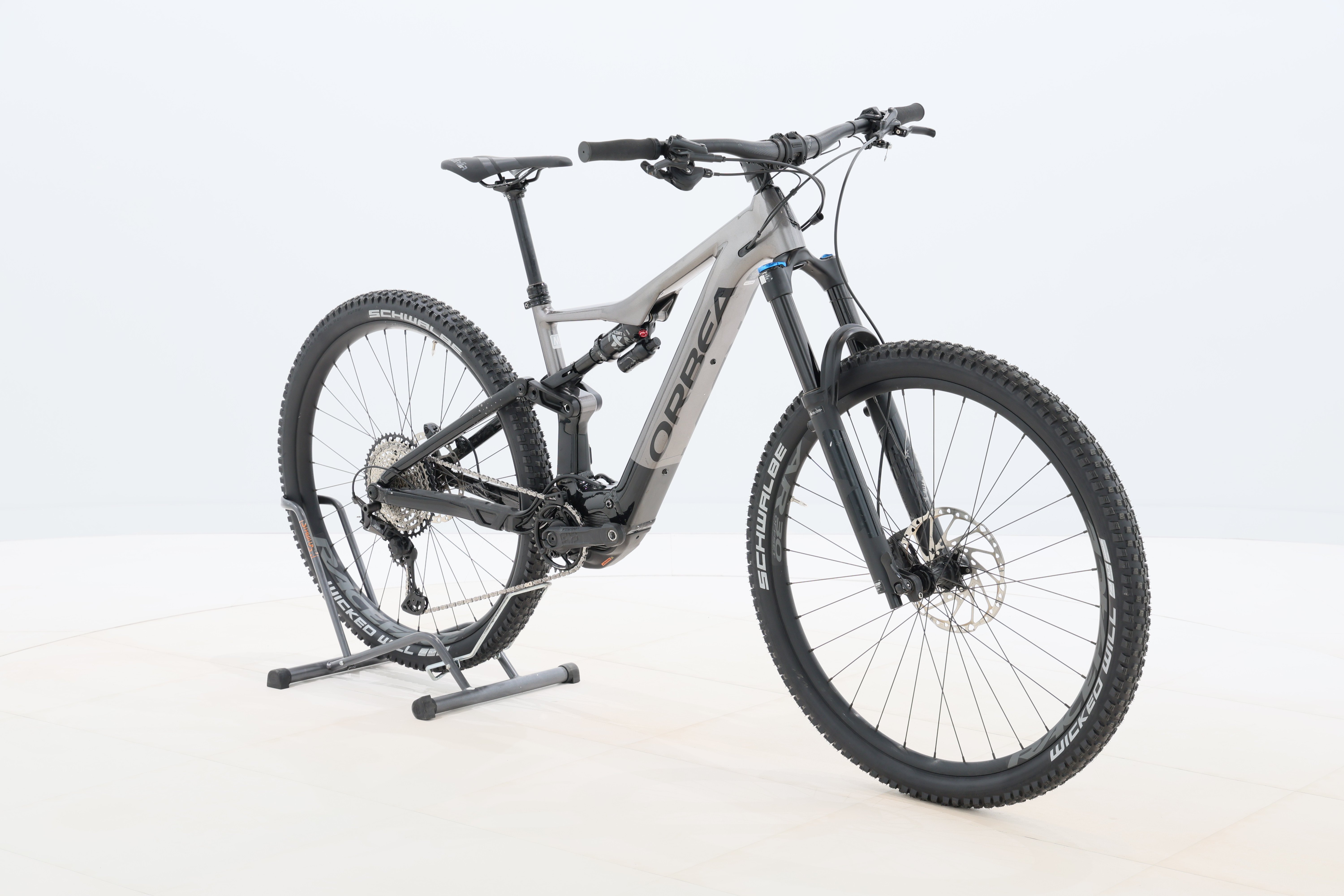 fba16480-3d38-414b-9276-f00ef42e14b6