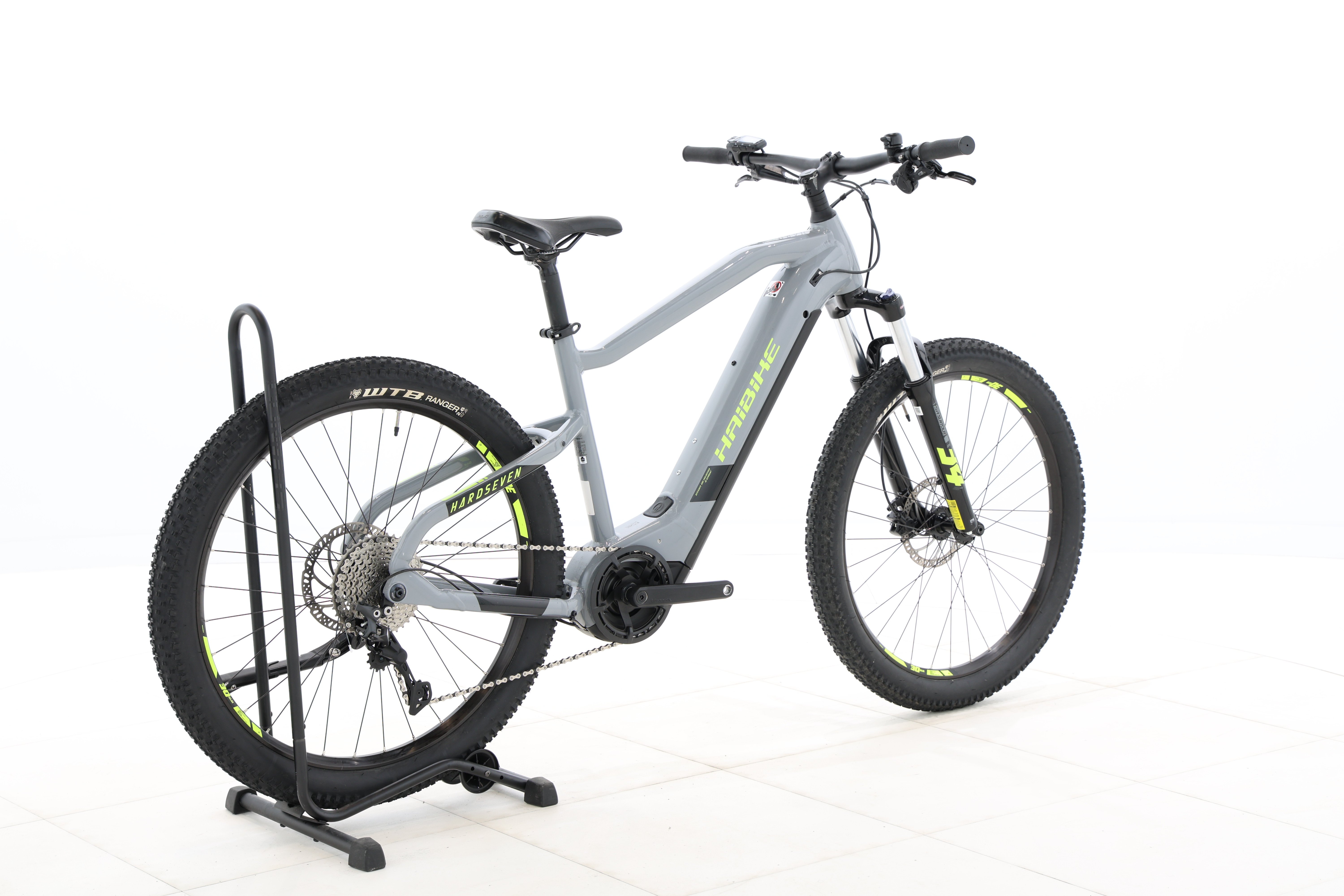 694ad9a2-97b4-4e3a-ba6d-f367c7dd490a