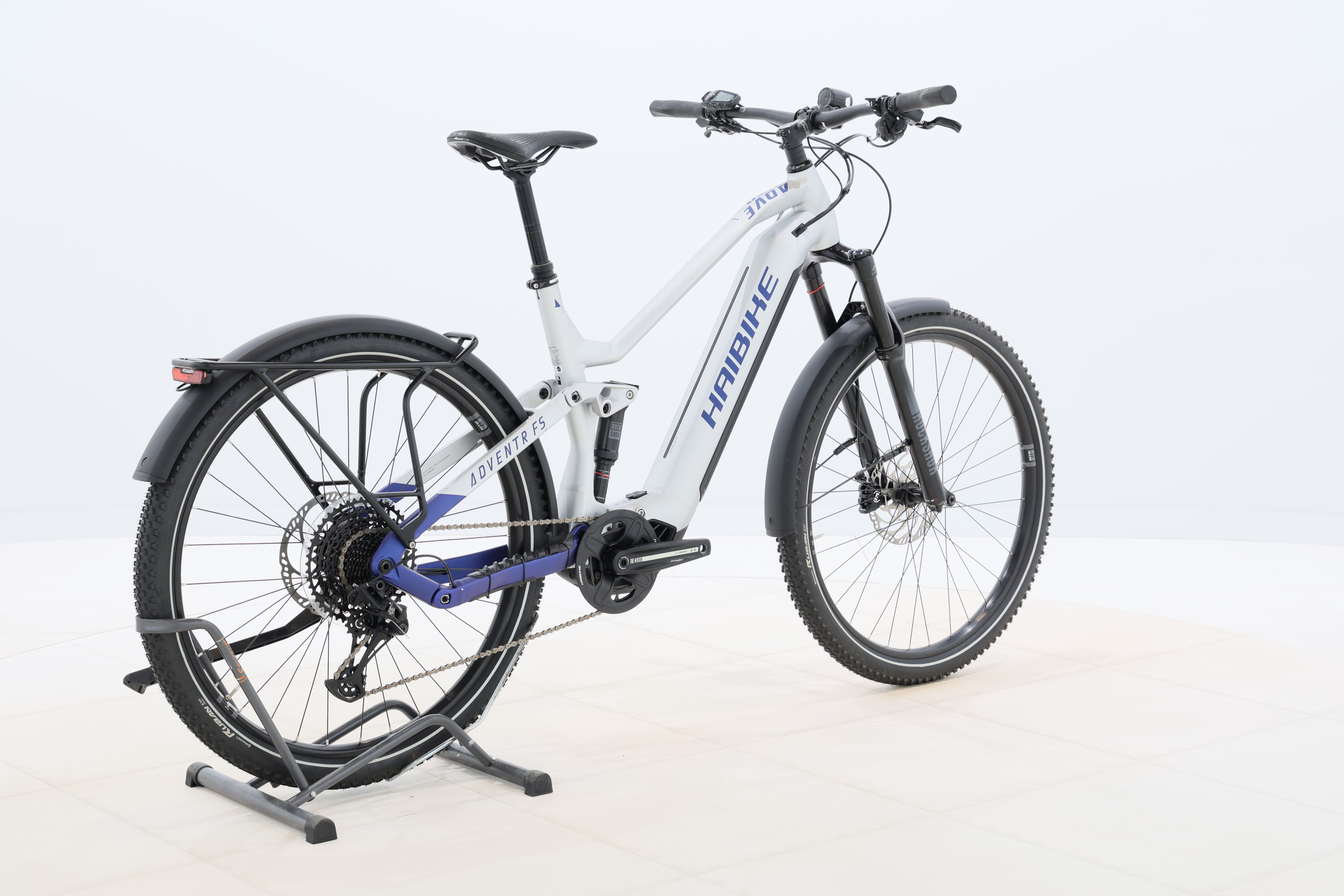 b6b523e9-7b17-45ee-a120-ff586b7d1123