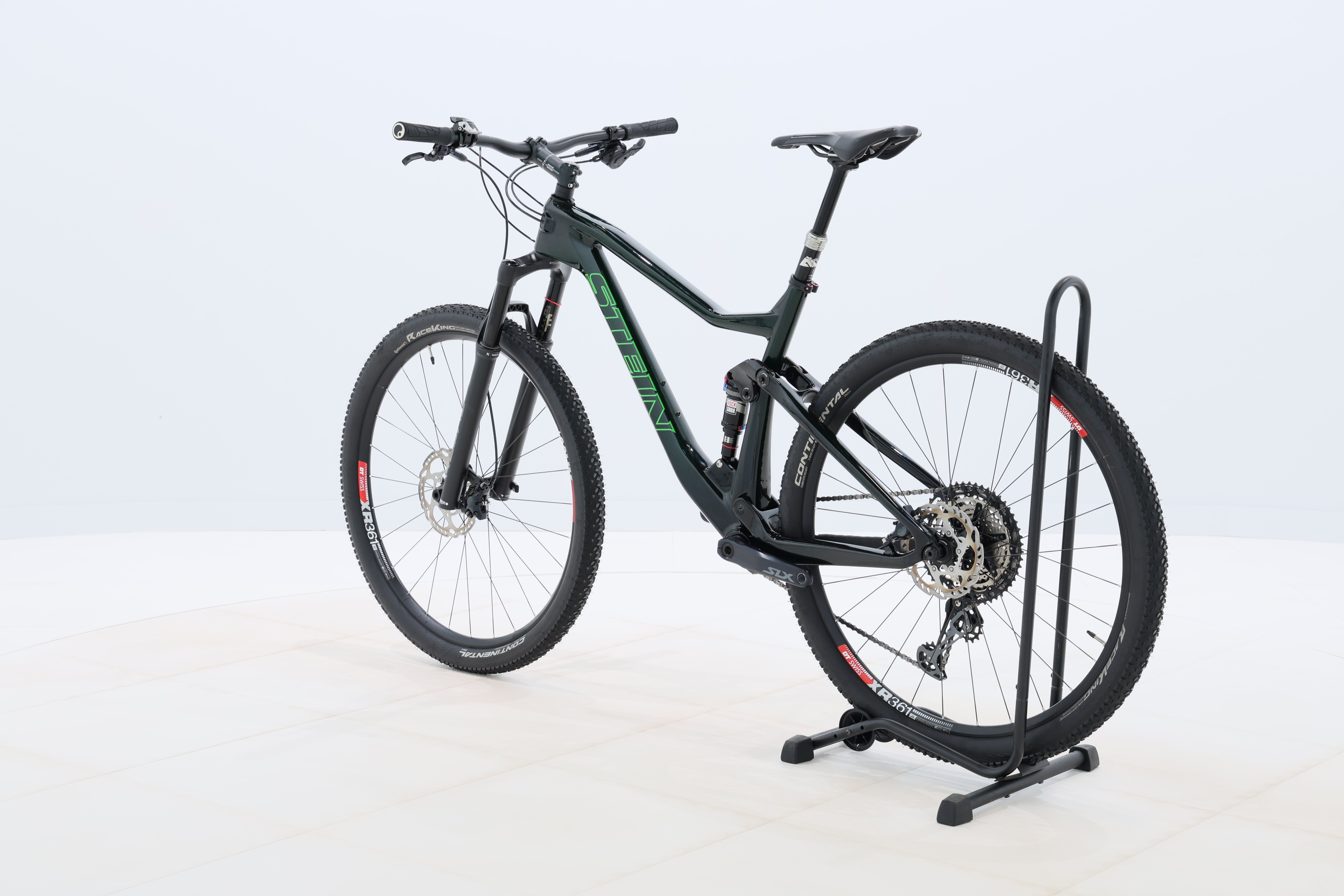 d8f39bfb-5cdd-4de0-b1a0-587d7c847b94