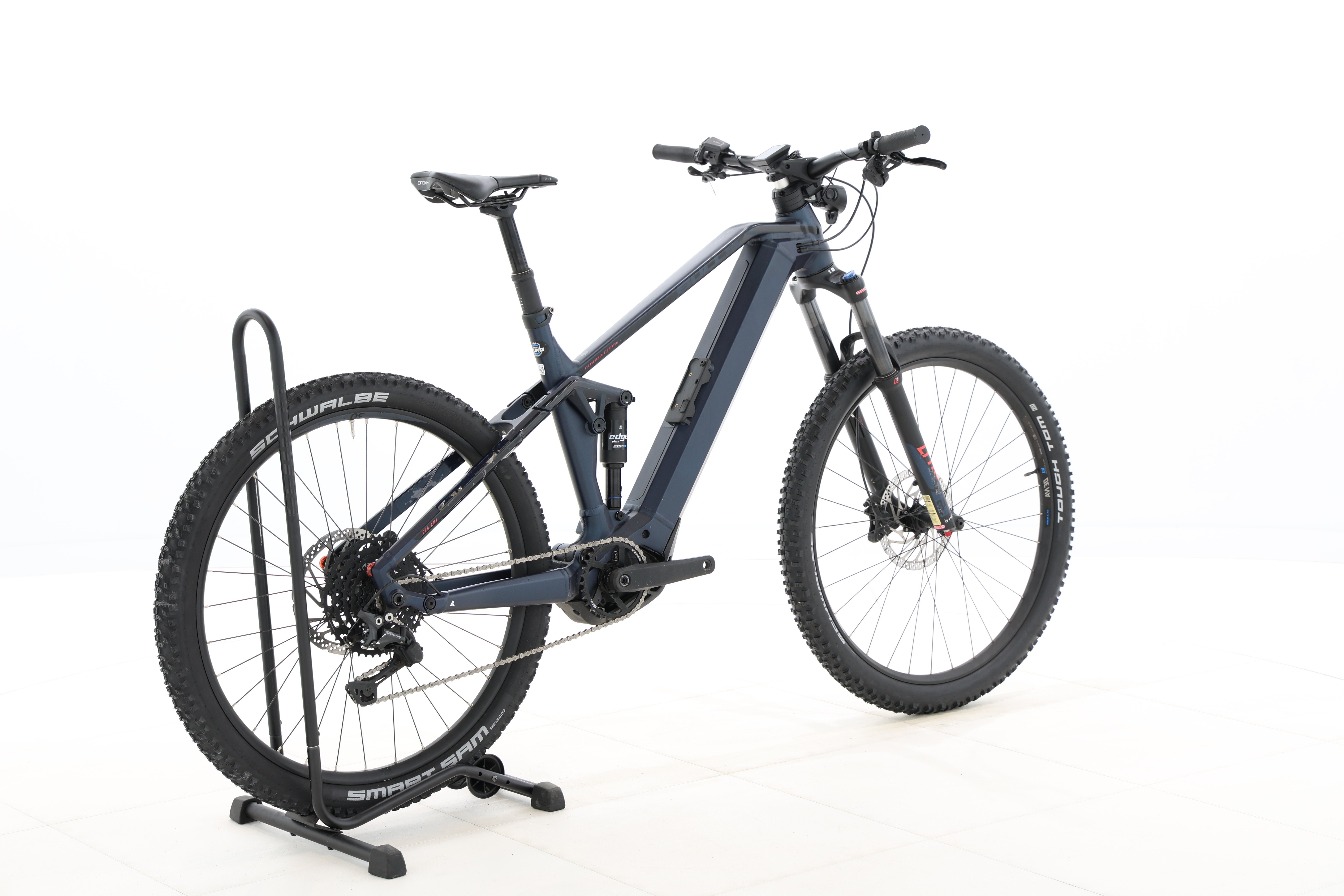 16f2853a-9da1-421f-aa2f-e2a06e754c76