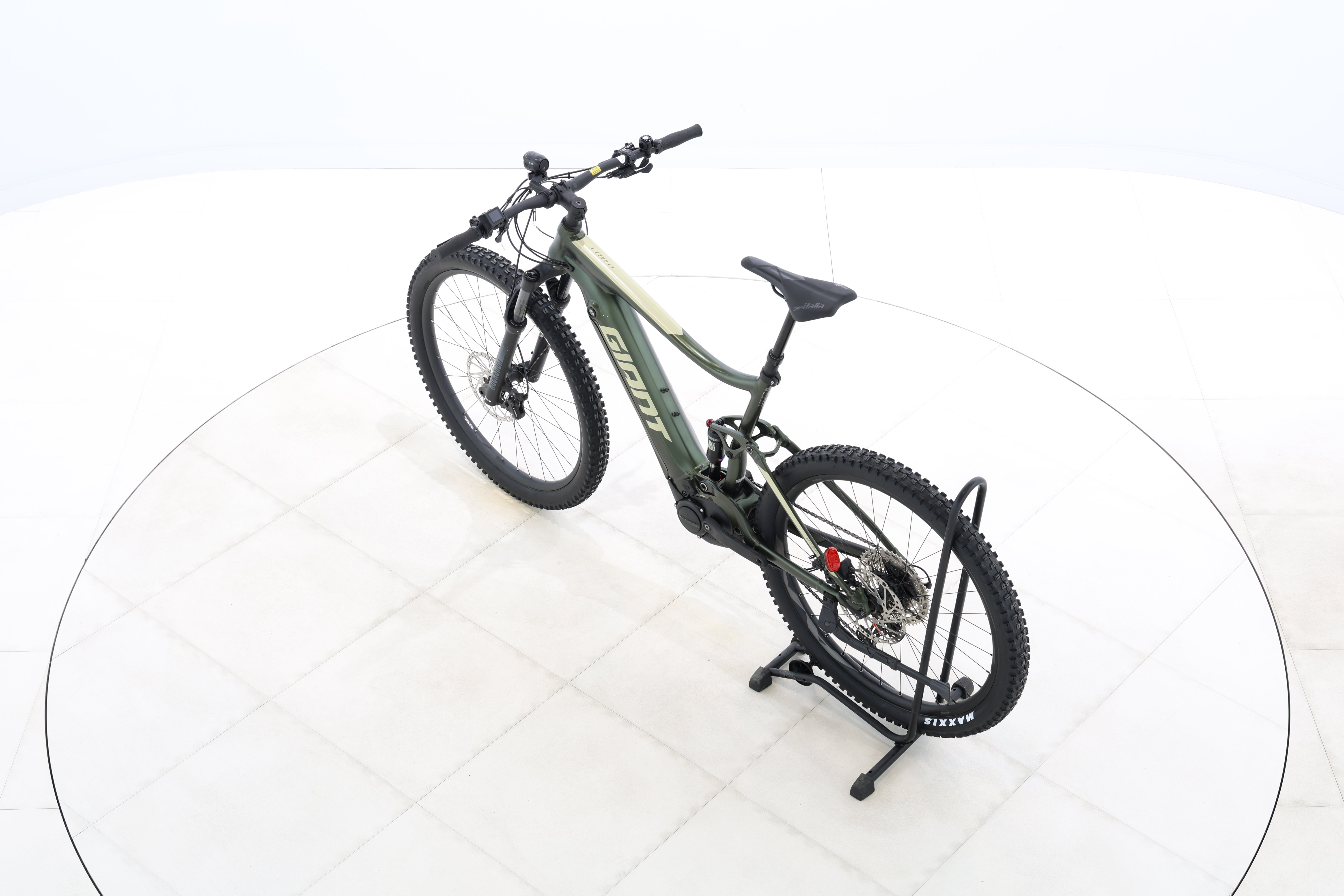 240ba25a-765e-45c1-b82d-fb7da2c95f6d