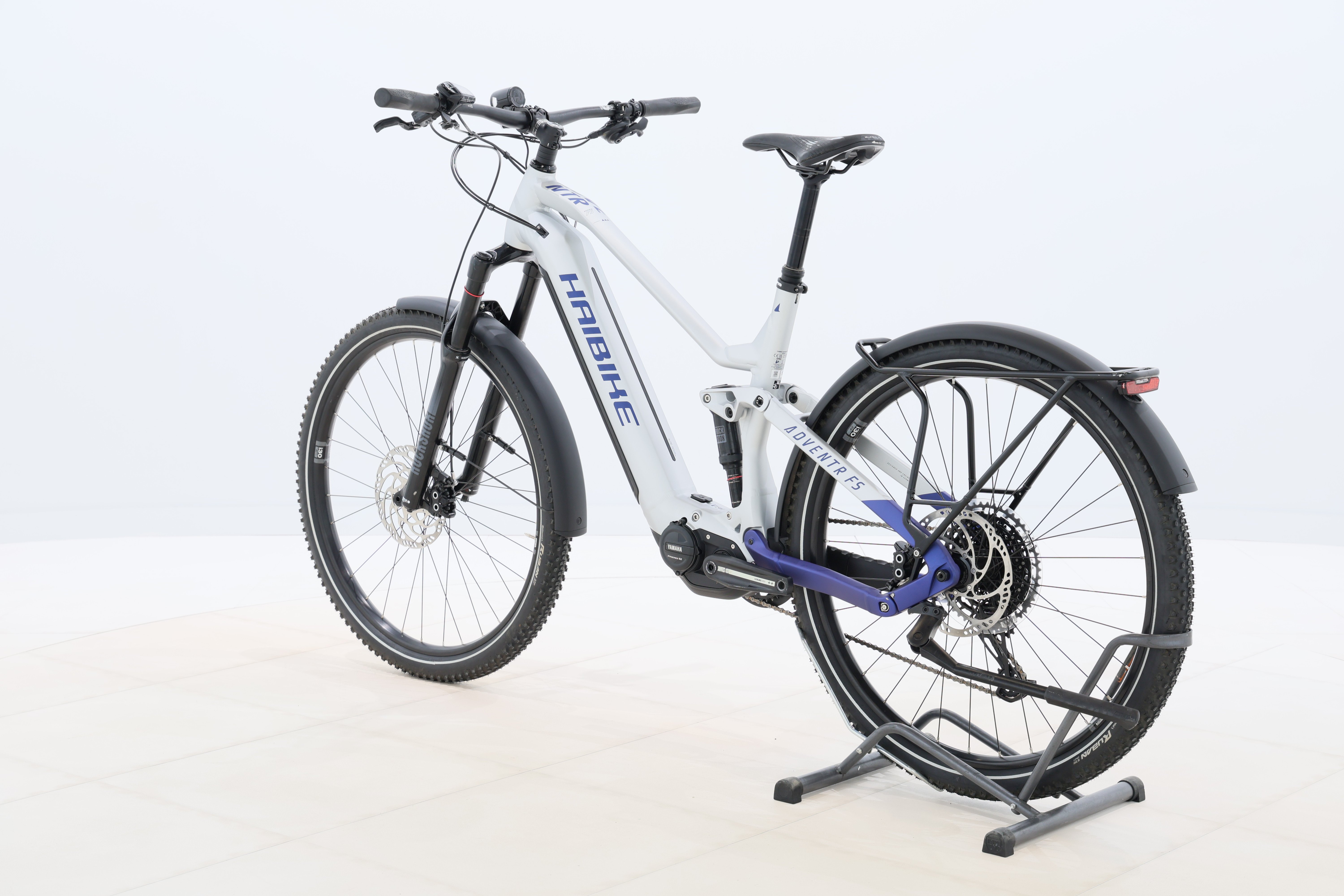 b6b523e9-7b17-45ee-a120-ff586b7d1123