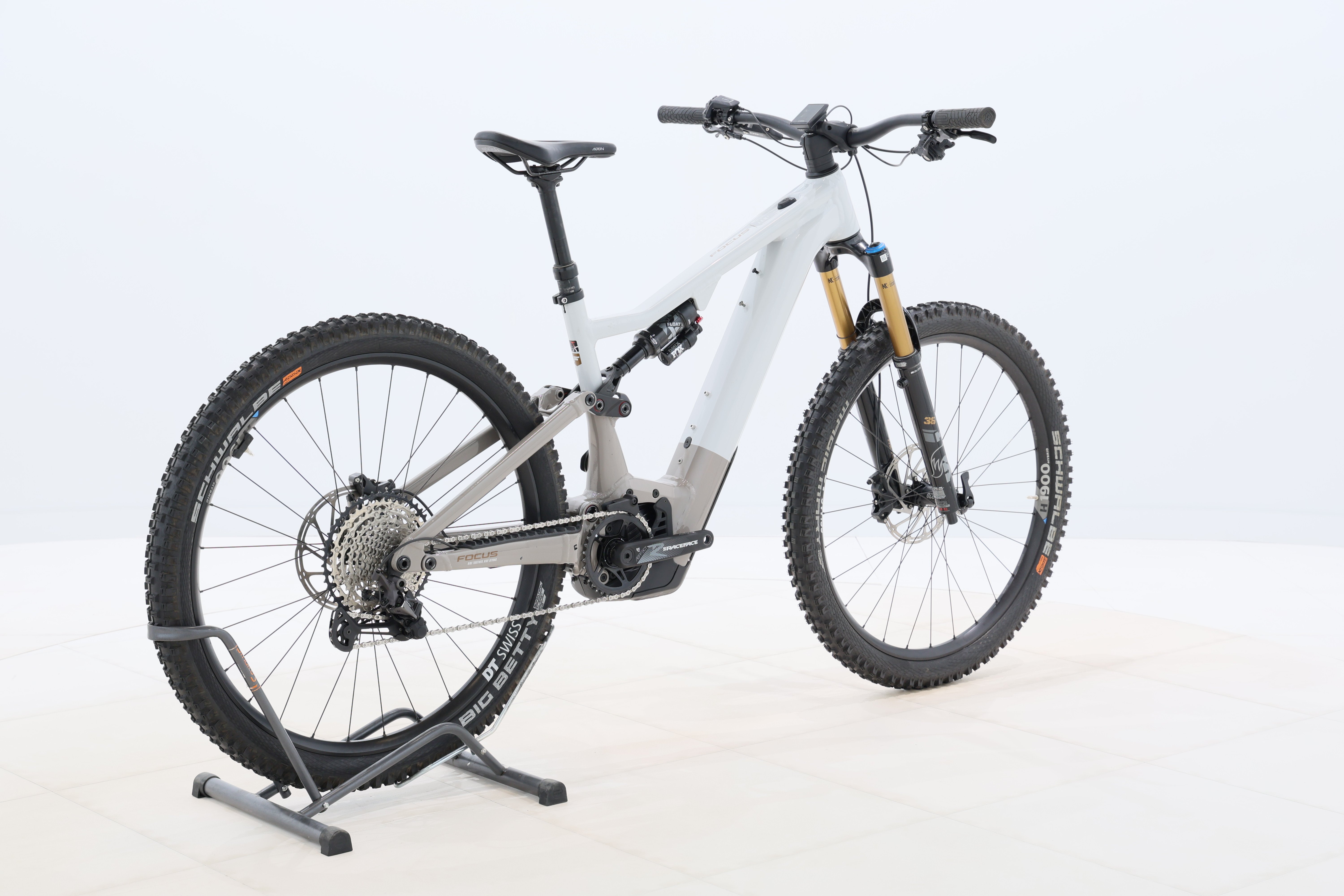 1e4a7676-1446-4c5e-9515-3c89a1aa434a