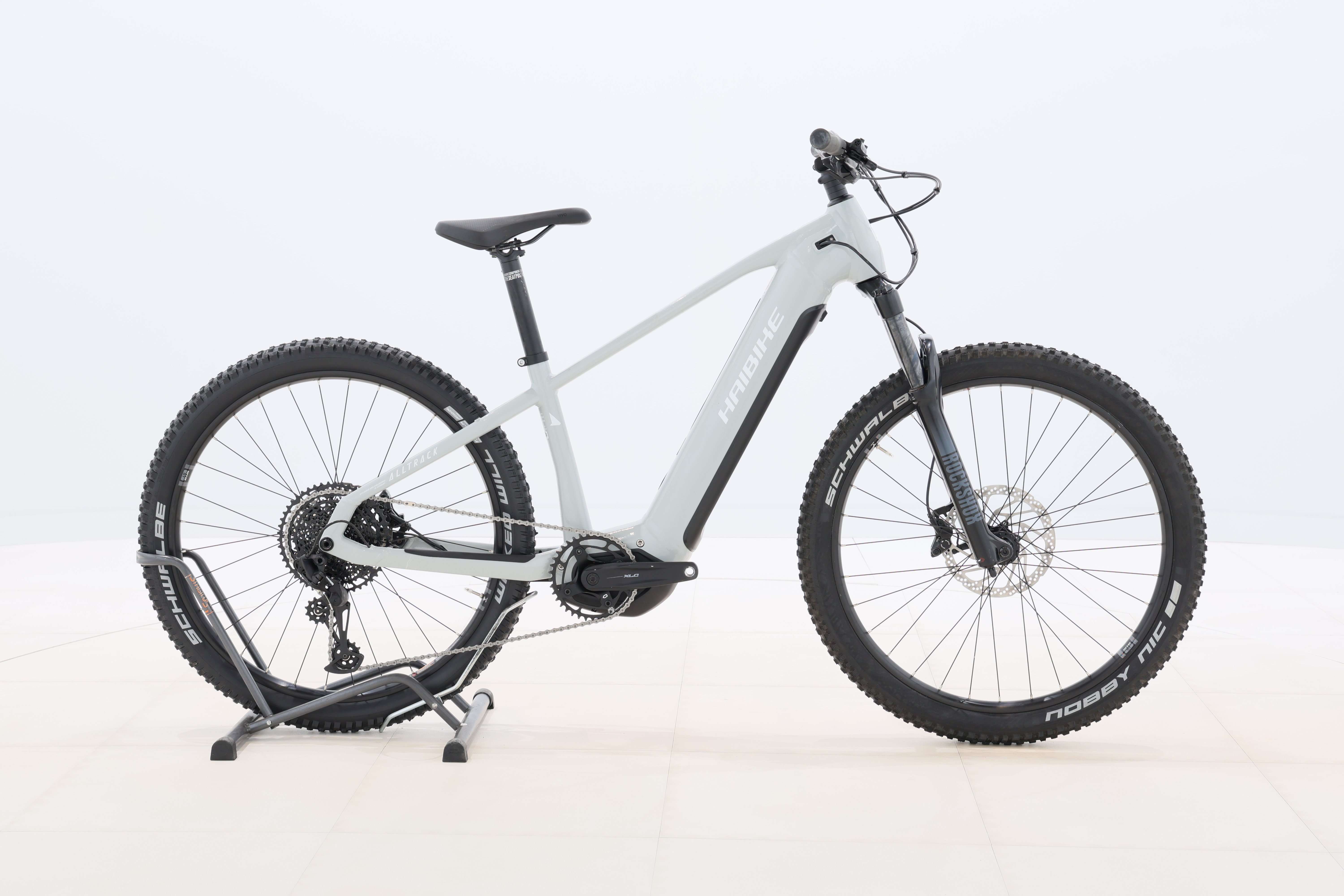 aff0d5a2-5e7c-4834-abf5-7a468142f14d