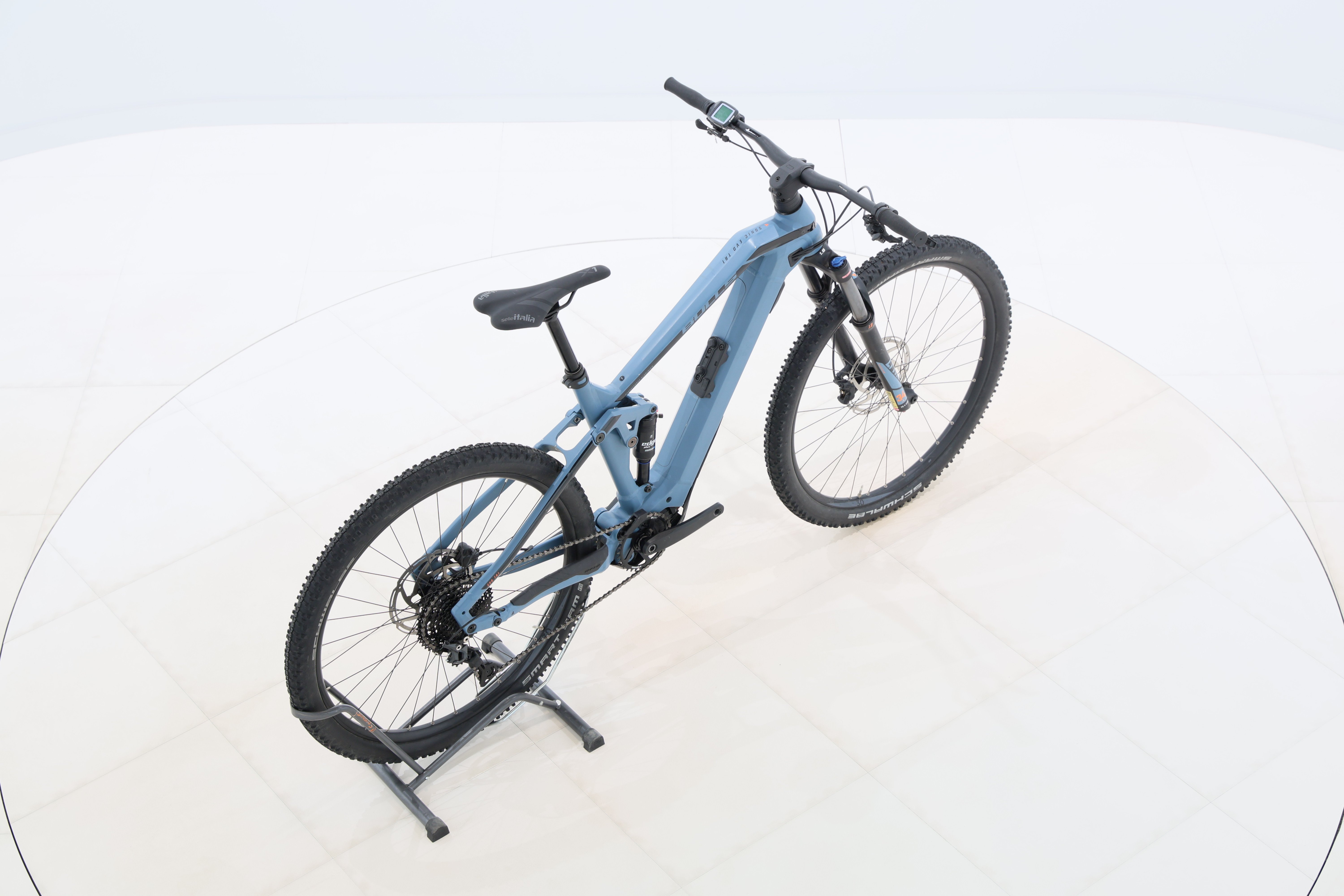 b198c4b6-76ba-440f-be04-2fe2954c3f6a