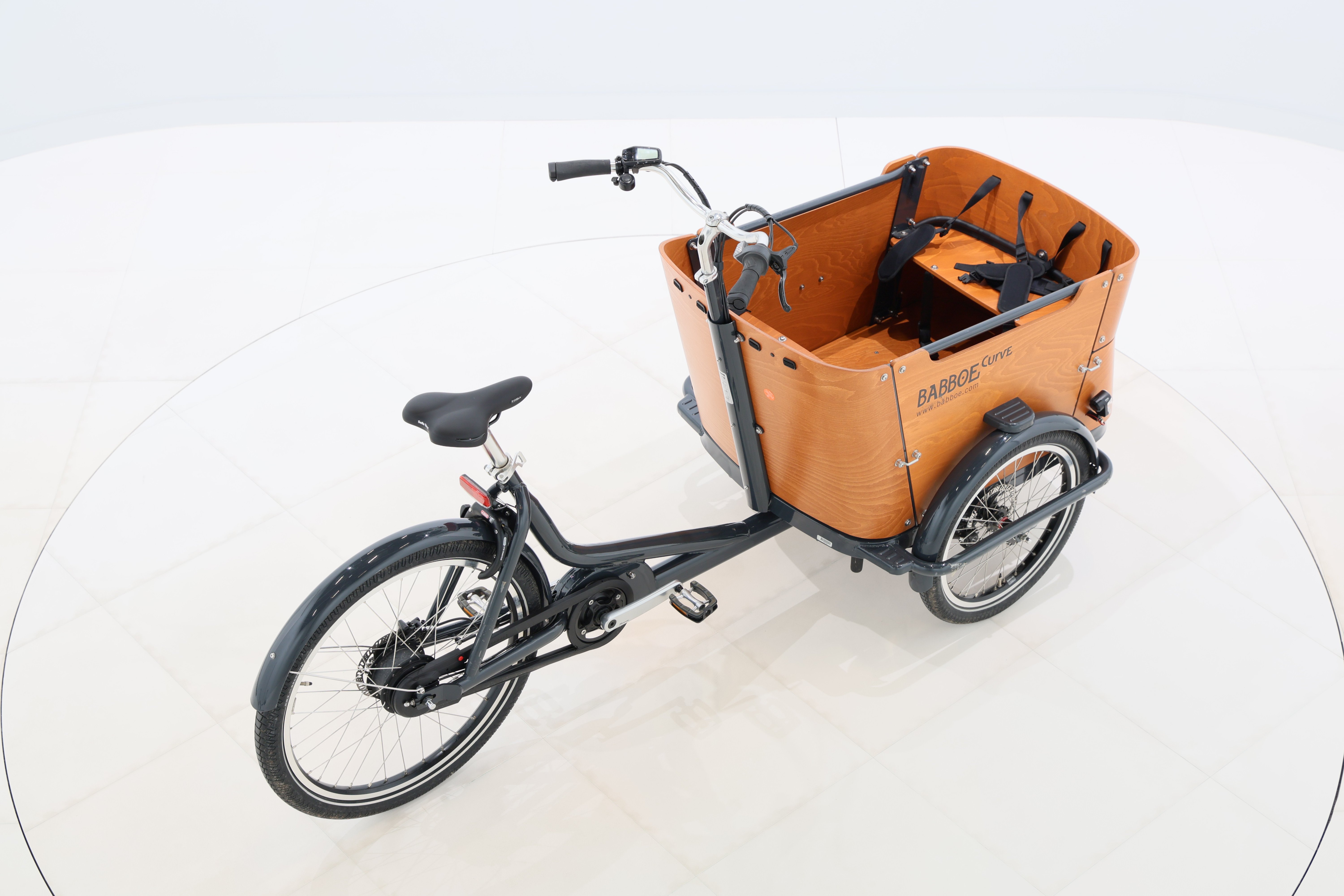 ee7e31b6-5d9b-43e9-a08e-18a33f8a9804