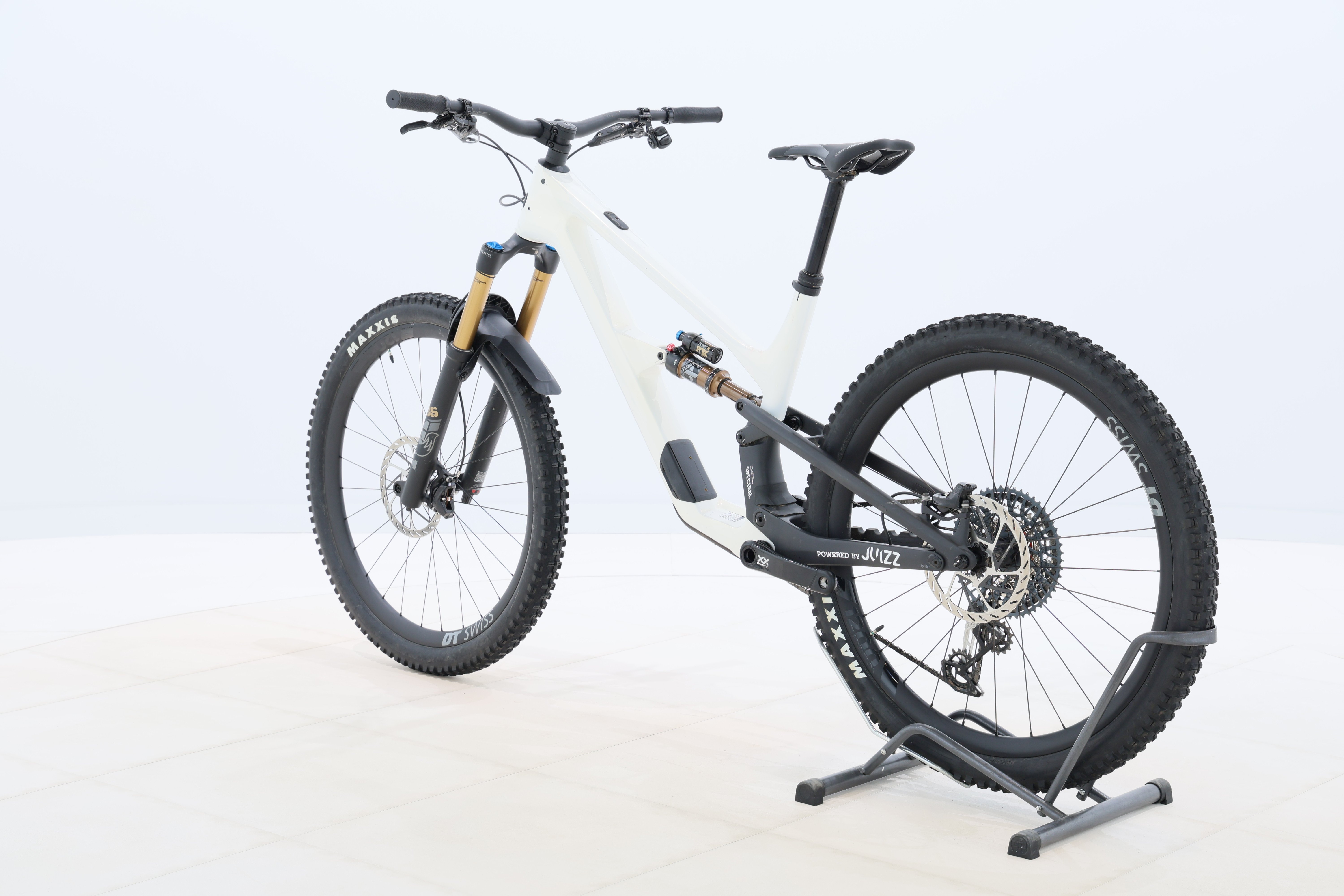 a83d1dd9-0782-444e-b3be-fcb45b73e485