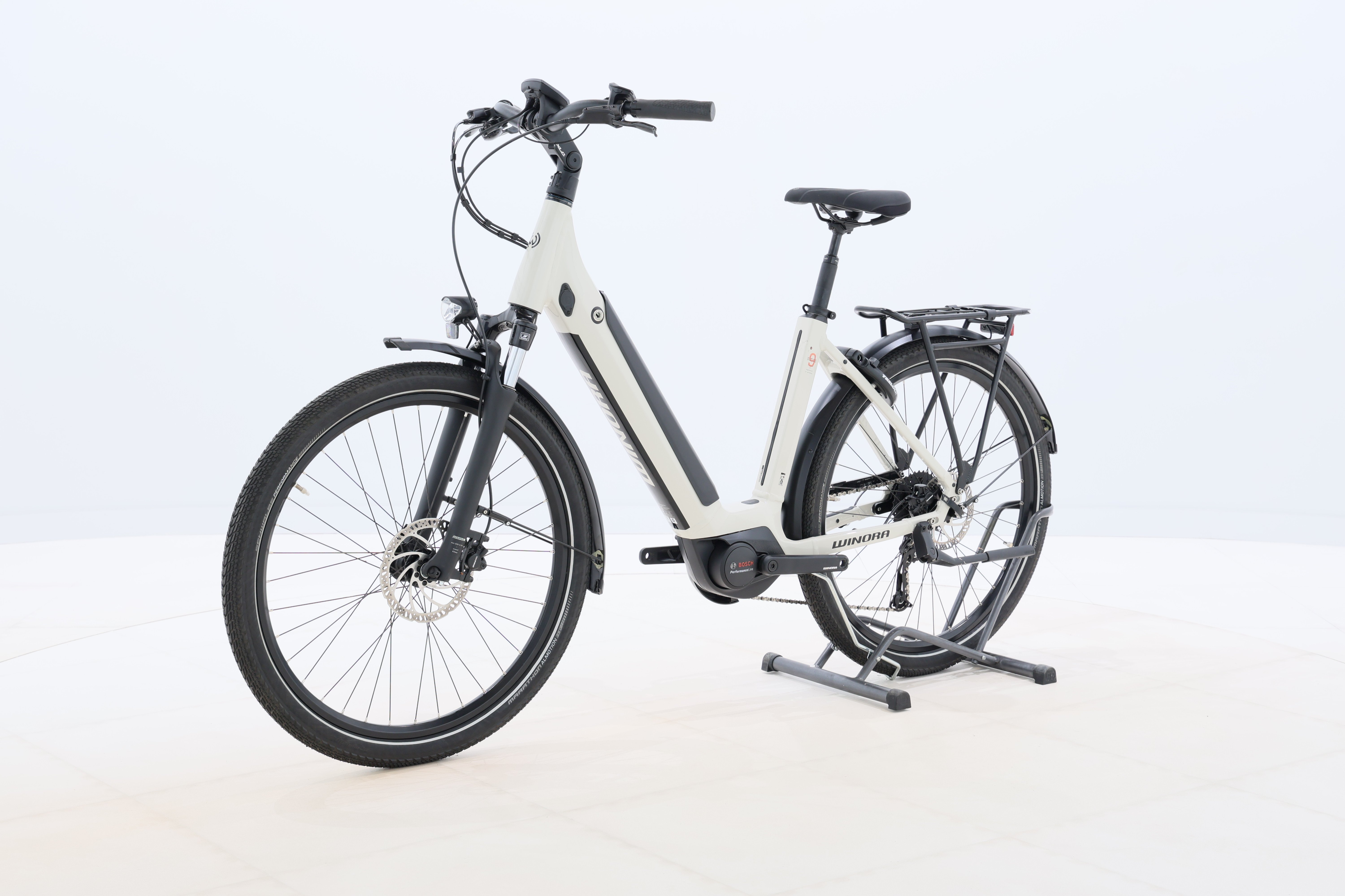 f7b93112-0ca6-406f-9c25-23a15ba91b32