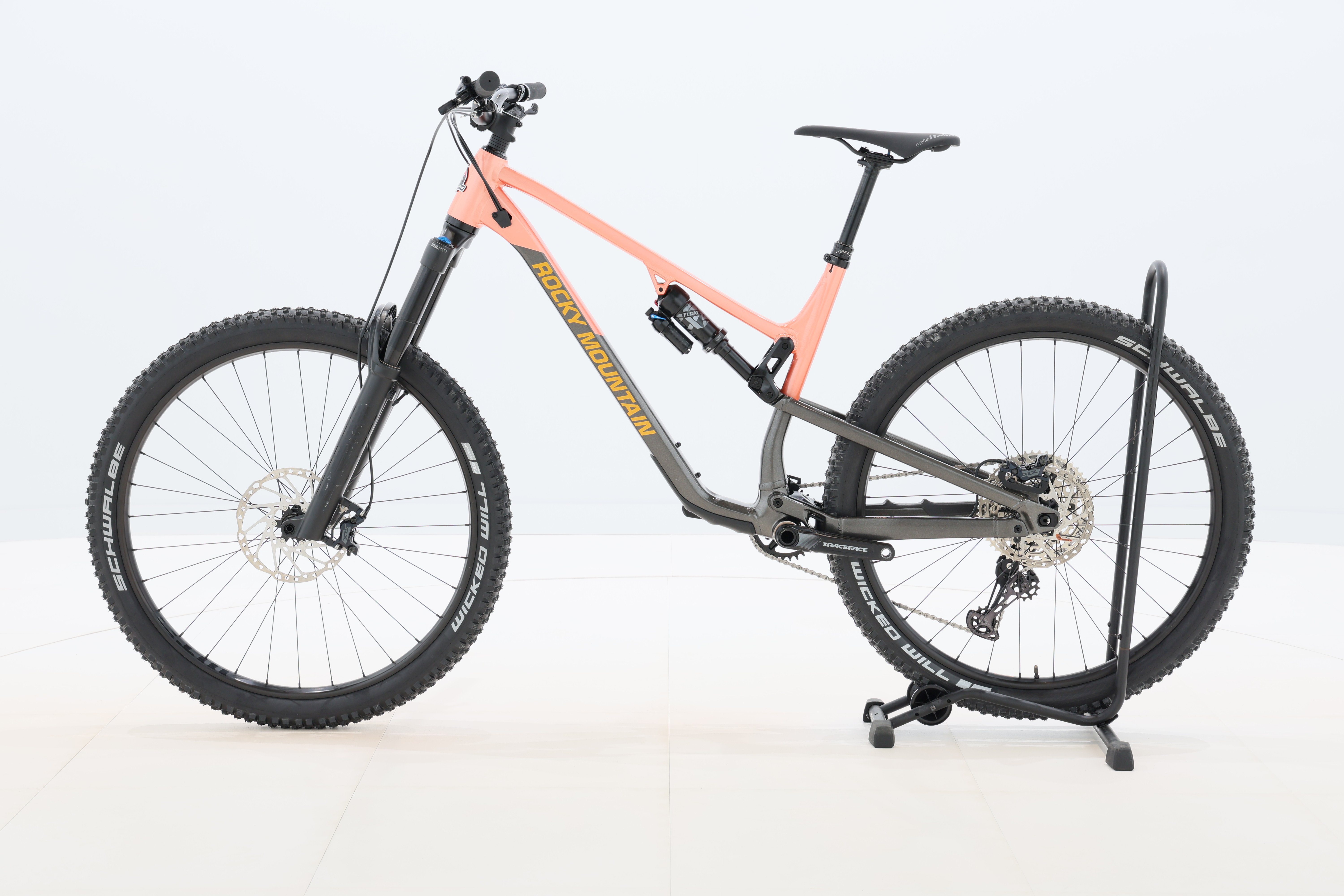 f9a0824c-5105-4c0e-a80e-83e1e7a4bcb9