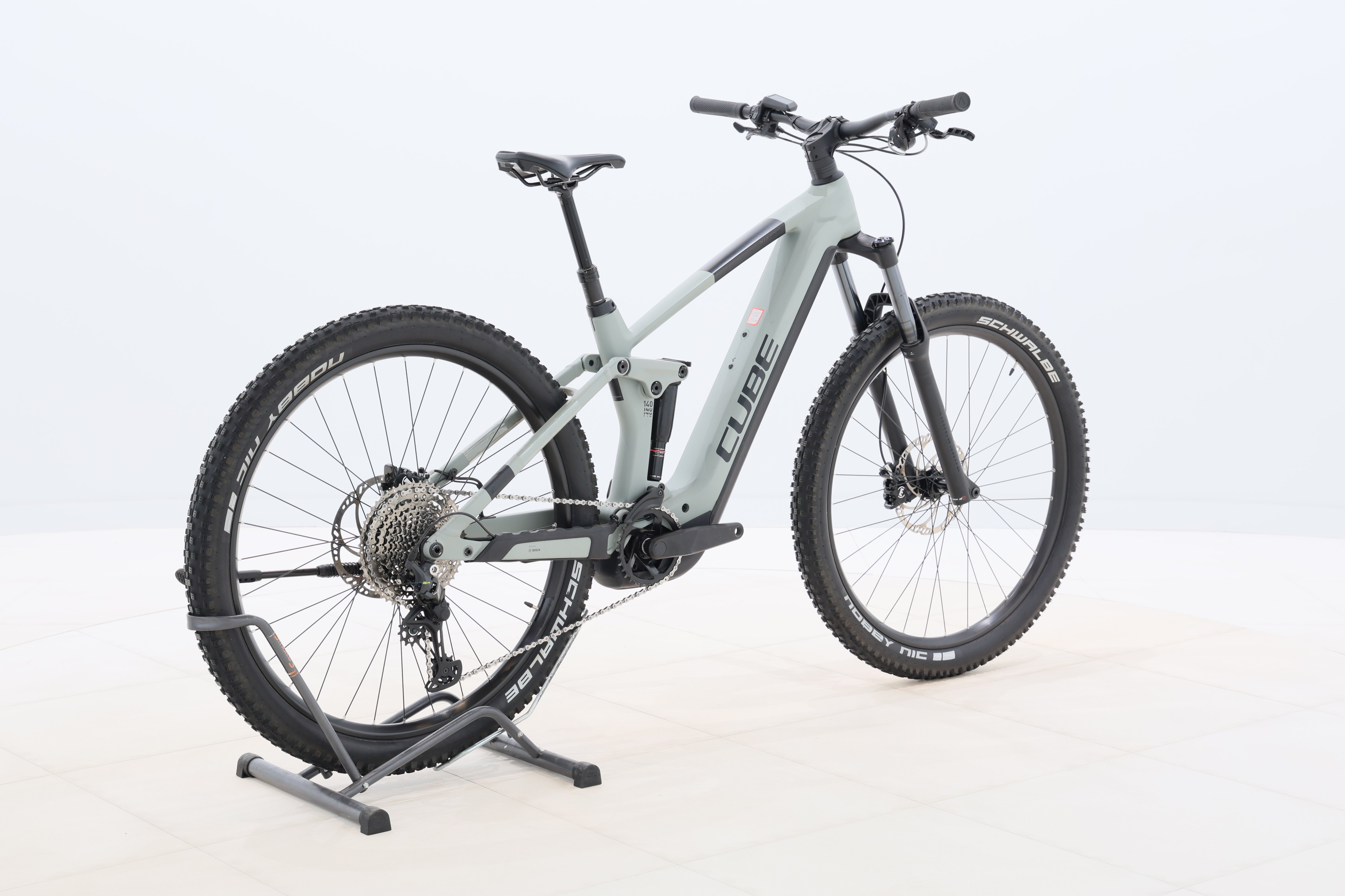 e9b013af-df3e-47d0-a434-5752274f5f7b